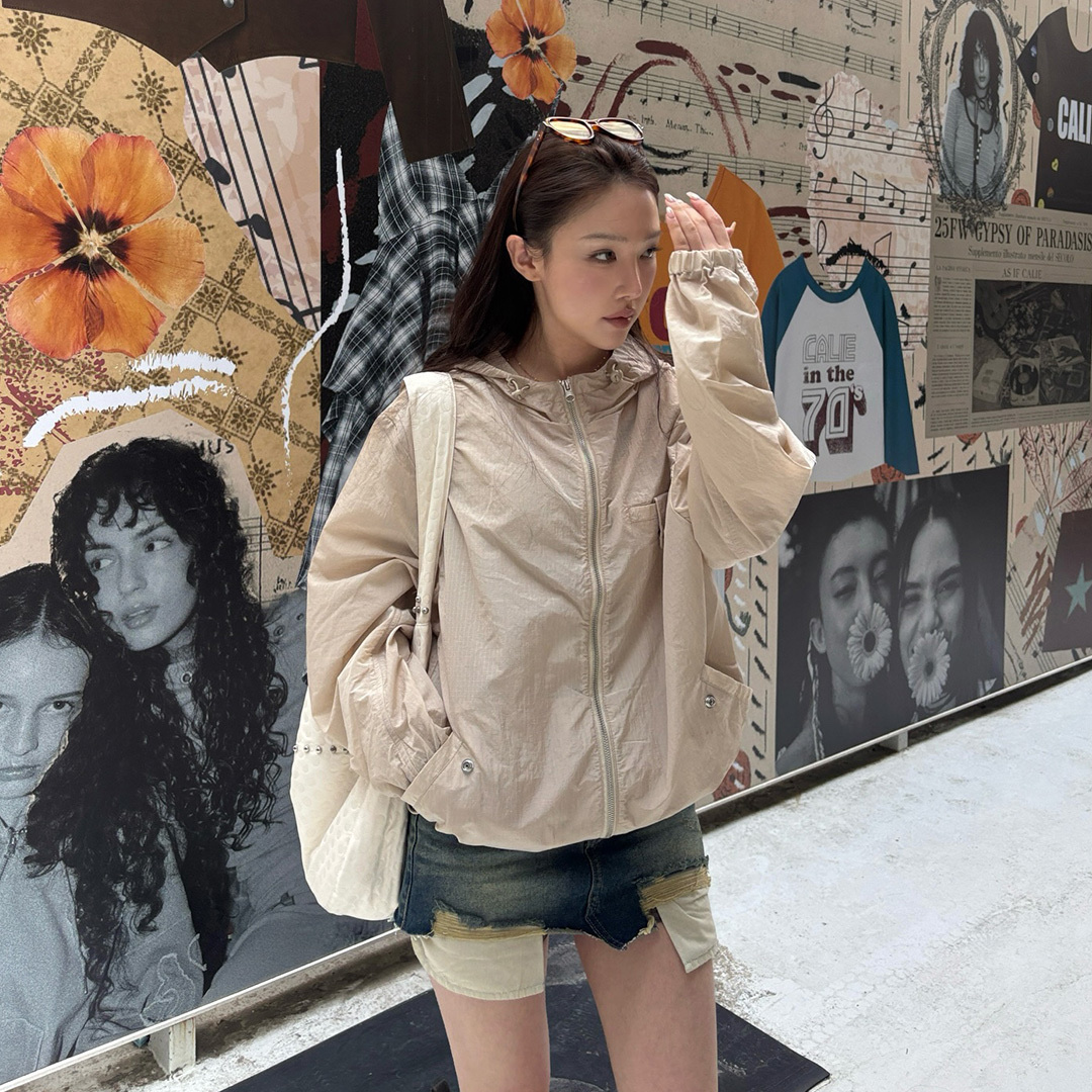 Thevinylhouse Ribstop Sheer Windbreaker Beige, Thevinylhouse Unbalance Micro Denim Skirt (W) Blue 착용 스타일