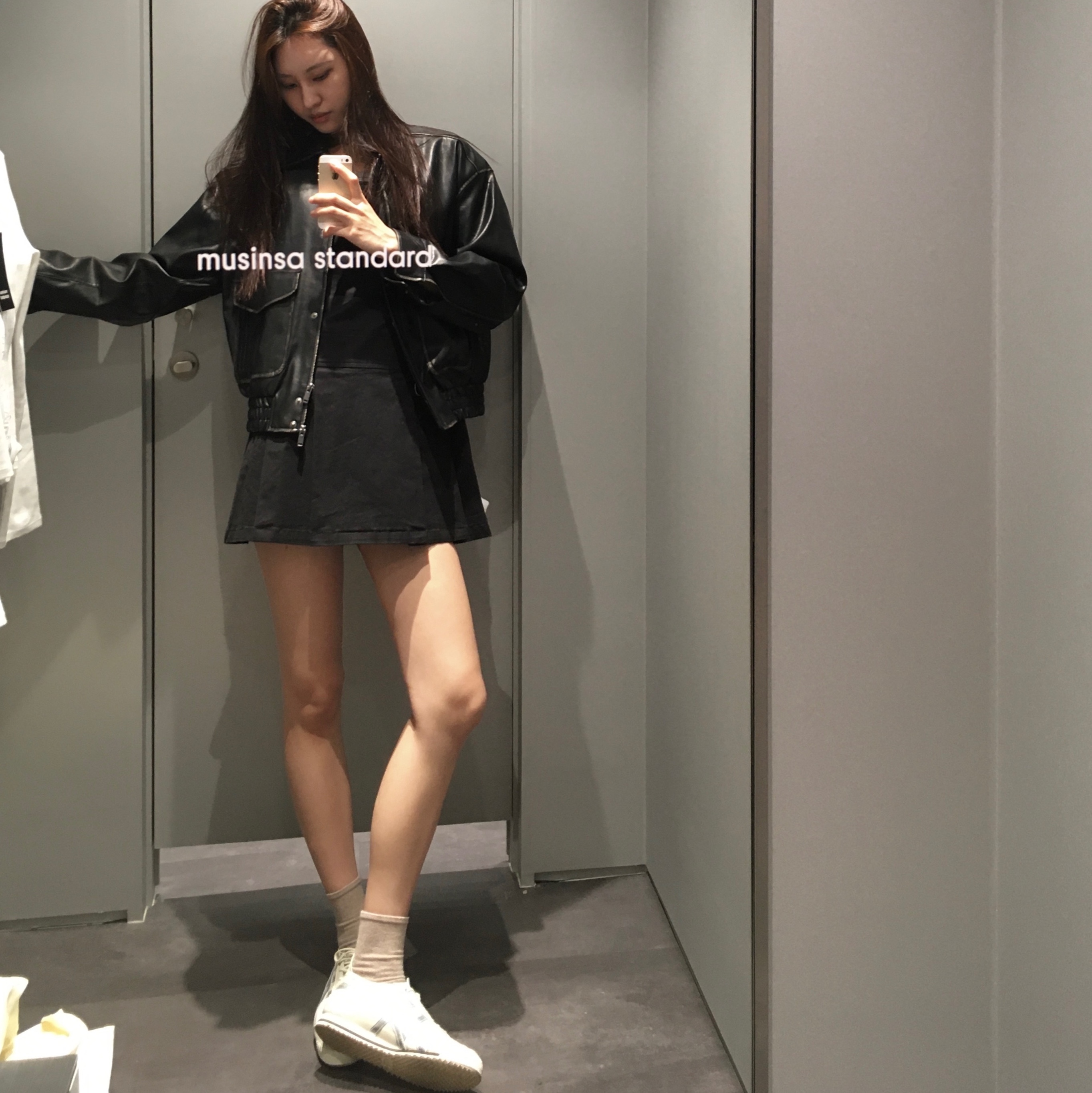 Honda Engineered Leather Motorcycle Jacket All Black, Onitsuka Tiger Mexico 66 SD Birch Silver 착용 스타일 - 1
