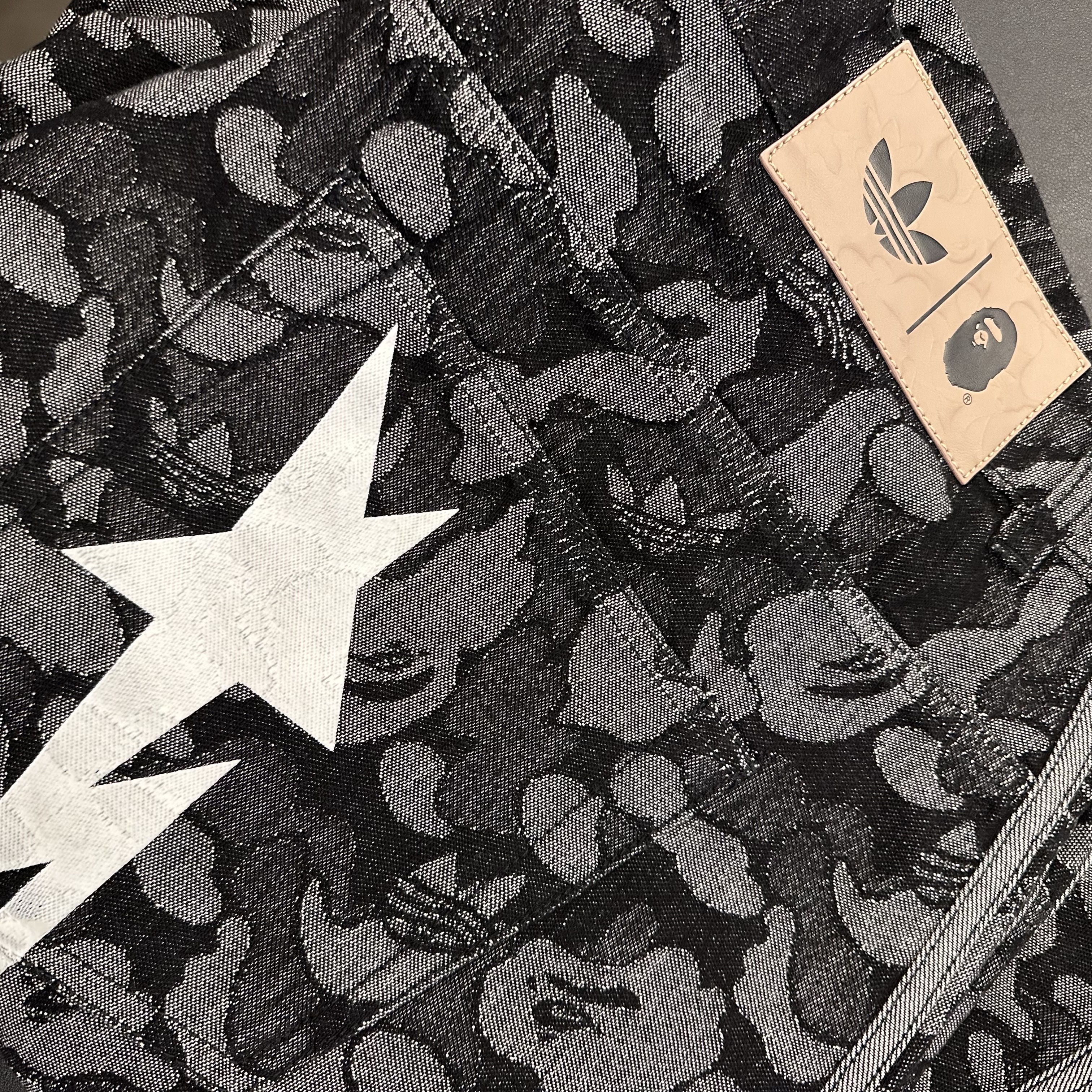 Adidas x BAPE Shark Denim Shorts Black - US Sizing 착용 스타일 - 2