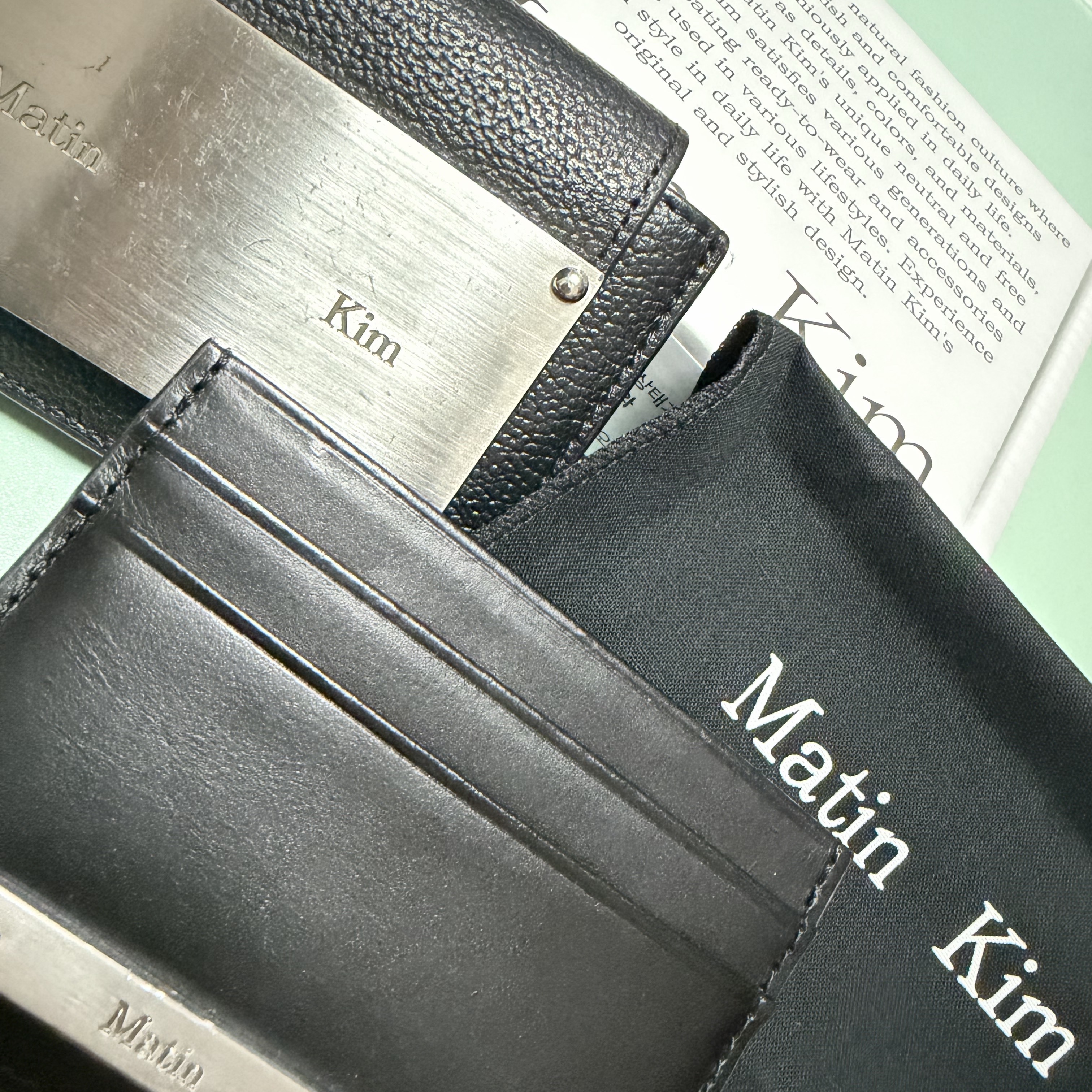Matin Kim Vintage Card Wallet Black, Matin Kim Accordion Wallet Black 착용 스타일