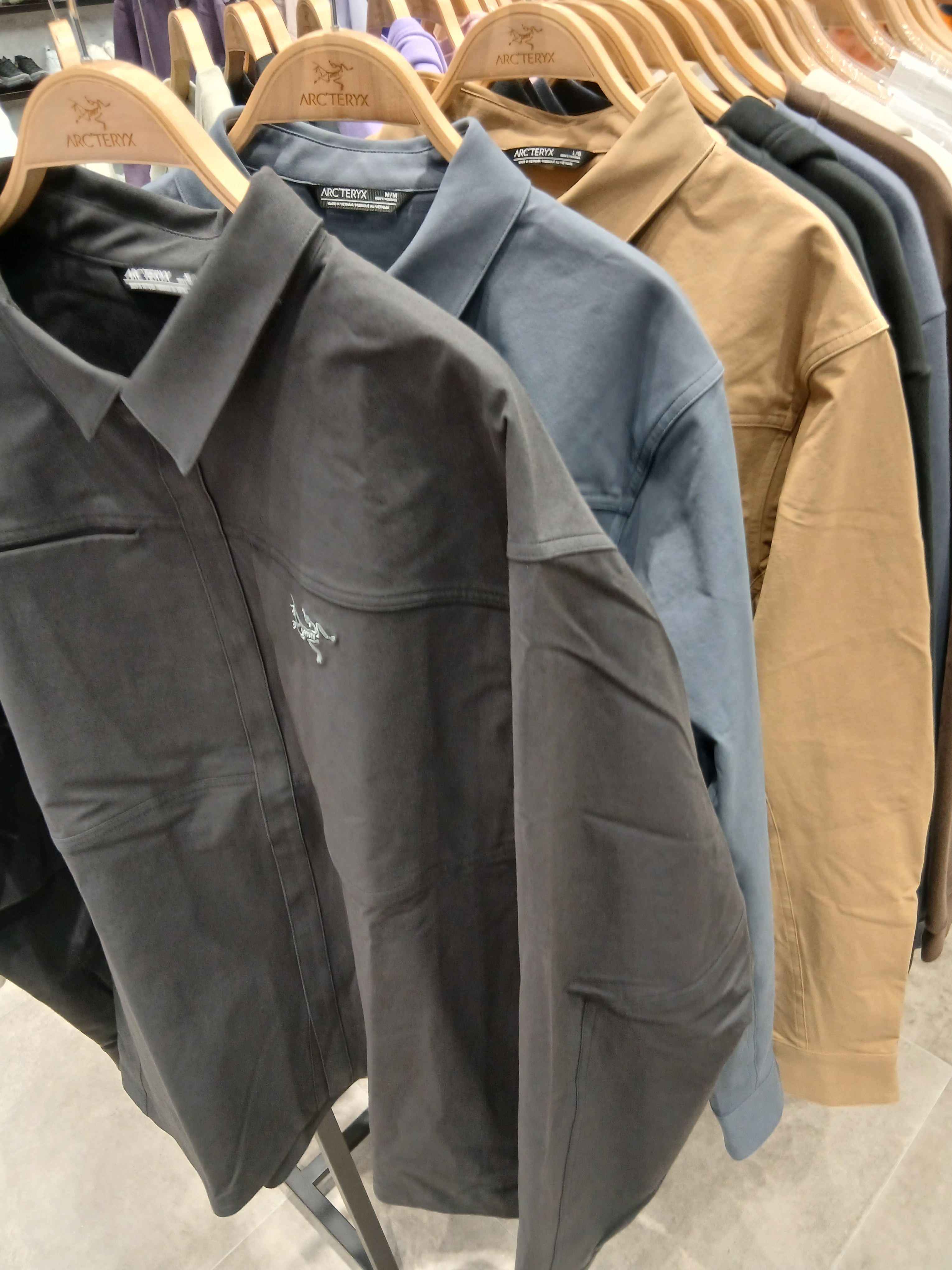 Arc'teryx Small Bird Cap Black, Arc'teryx Kragg SL Cotton LS Shirt White Light 착용 스타일 - 5