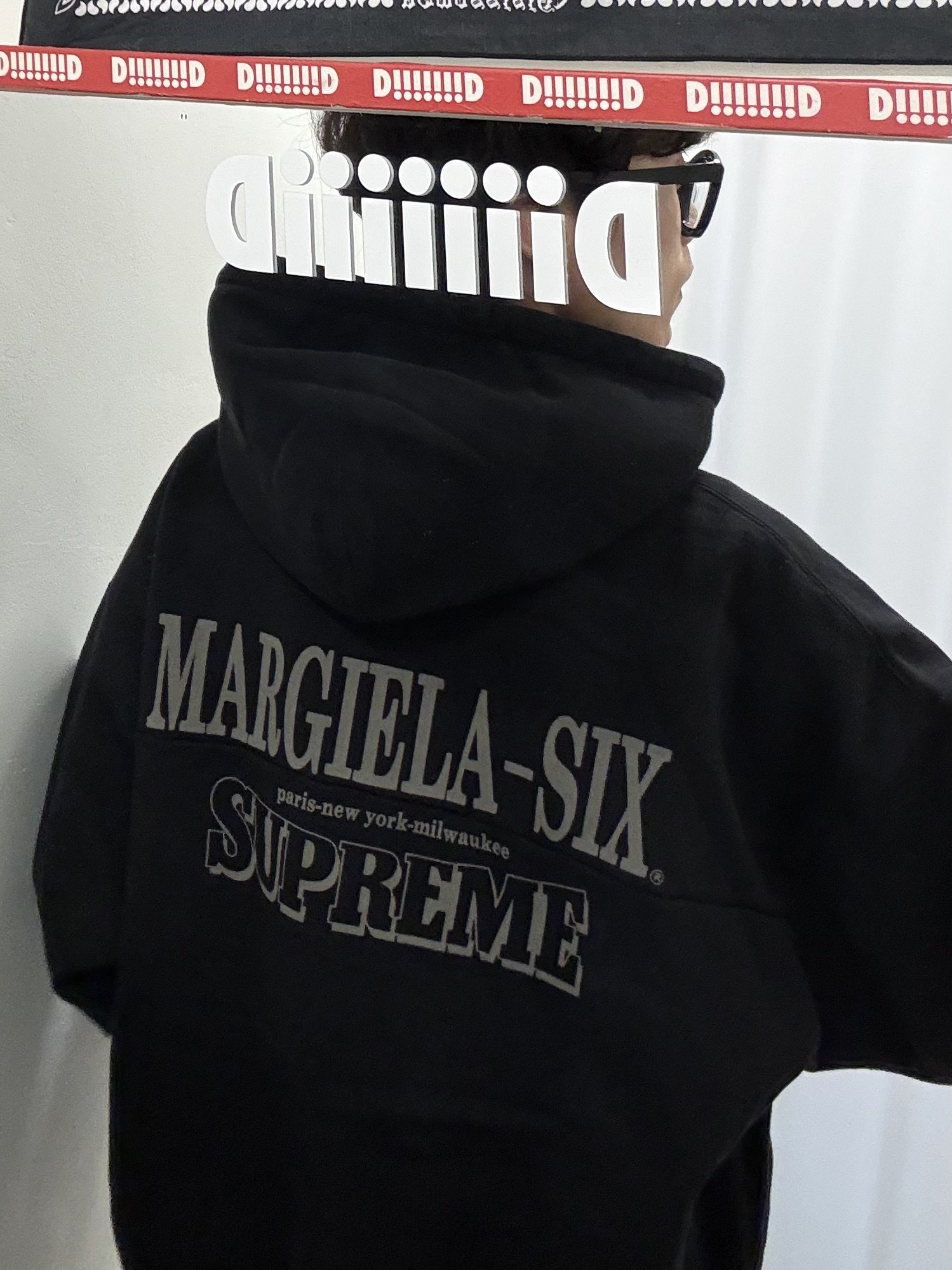 Supreme x MM6 Maison Margiela Eagle Zip Up Hooded Sweatshirt Black - 26SS, Supreme x MM6 Maison Margiela Eagle Sweatpant Black - 26SS 착용 스타일 - 3