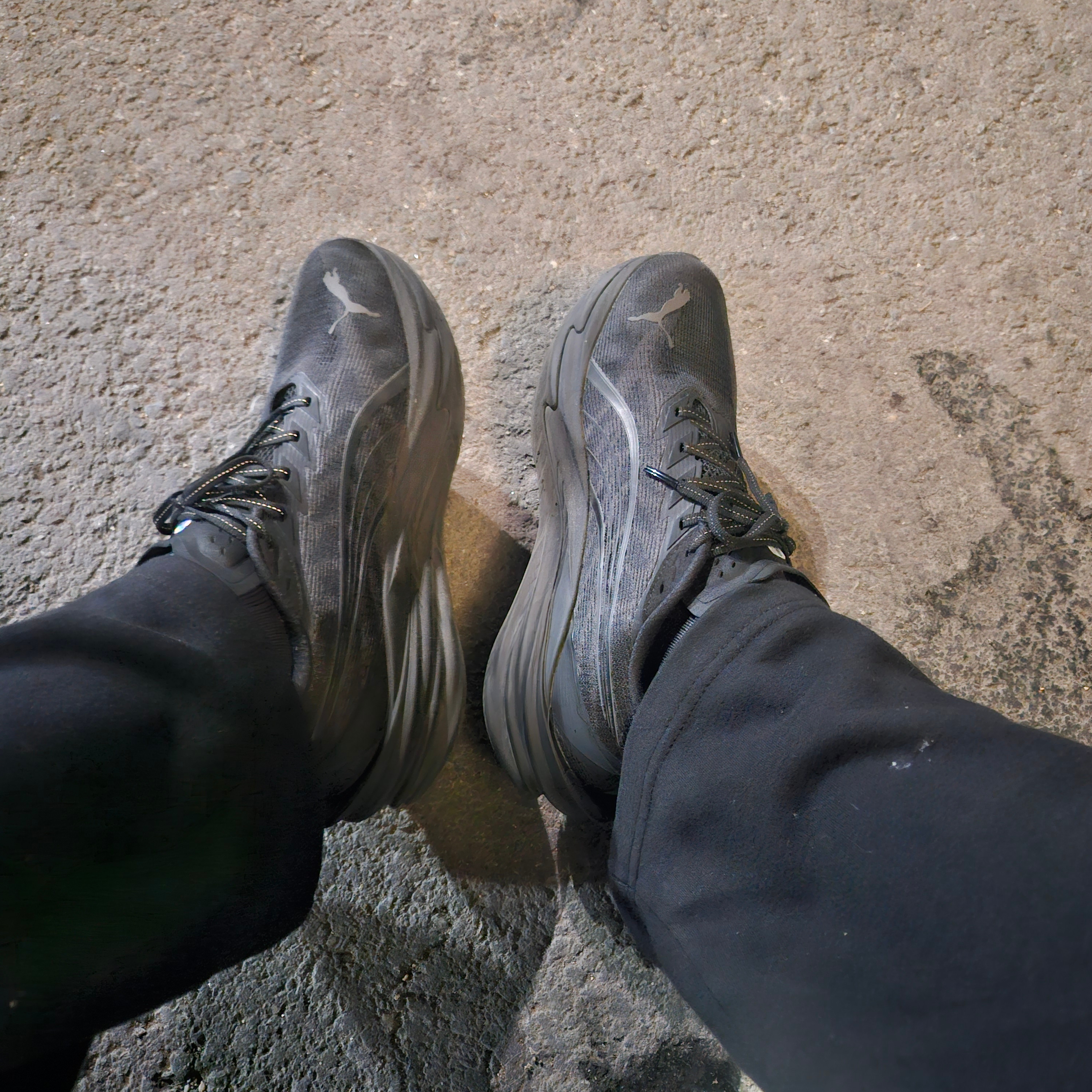 Puma Deviate Nitro 4 Wide Black Flat Dark Gray 착용 스타일