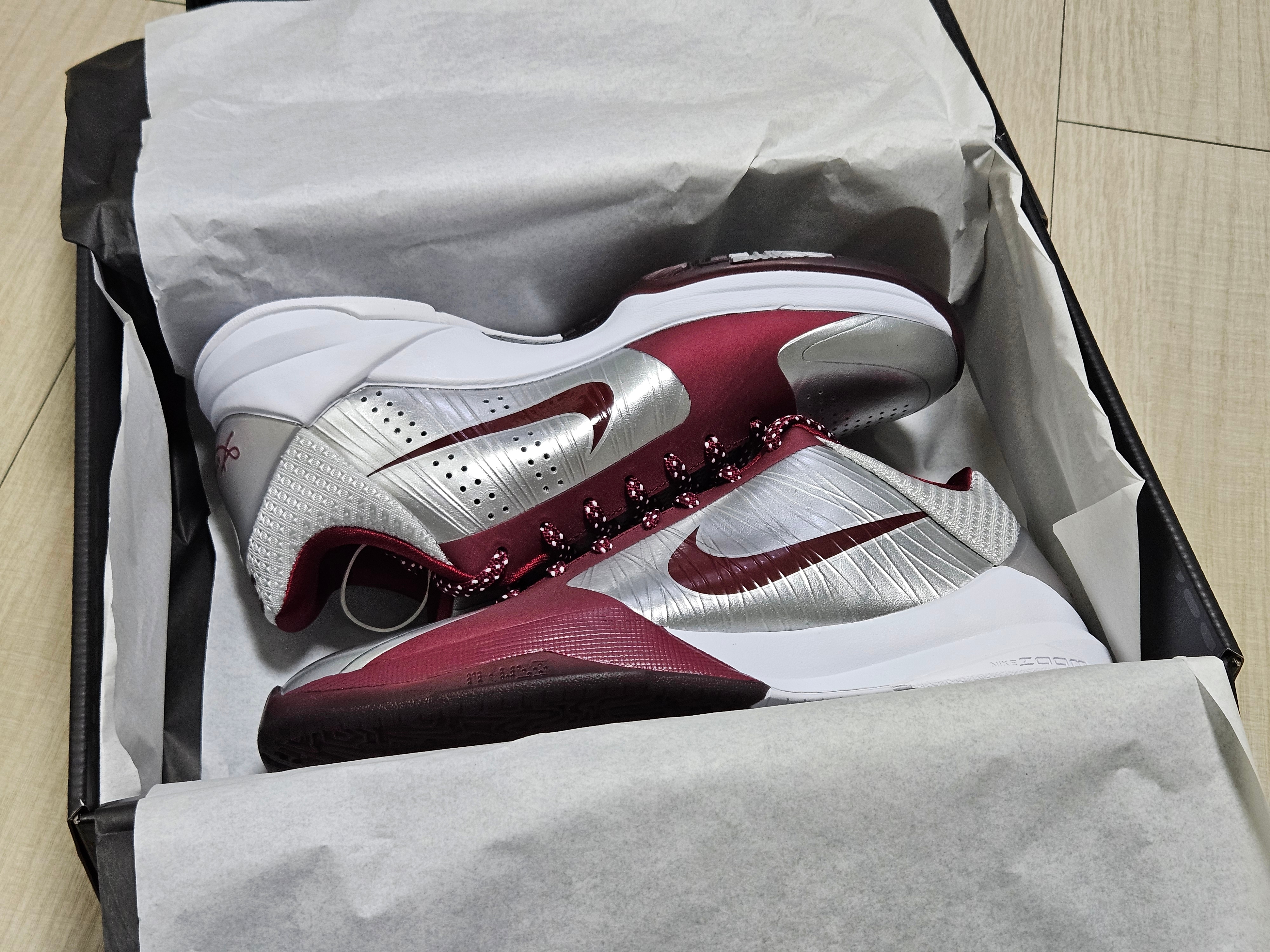 Nike Kobe 5 Protro Lower Merion Aces Away Metallic Silver Team Red, Nike Kobe 8 Protro Mambacita 착용 스타일 - 5