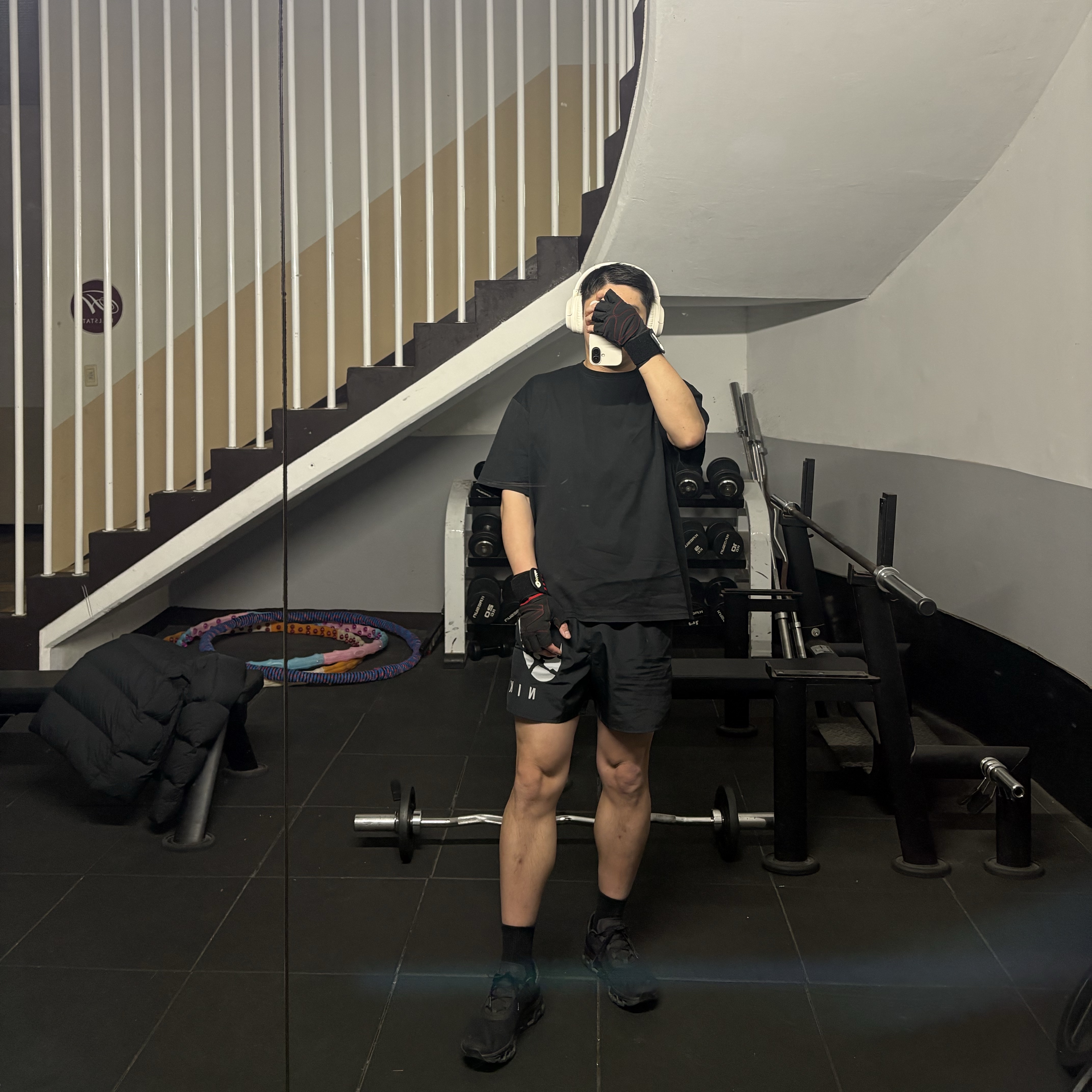 On Running Cloudmonster All Black 착용 스타일