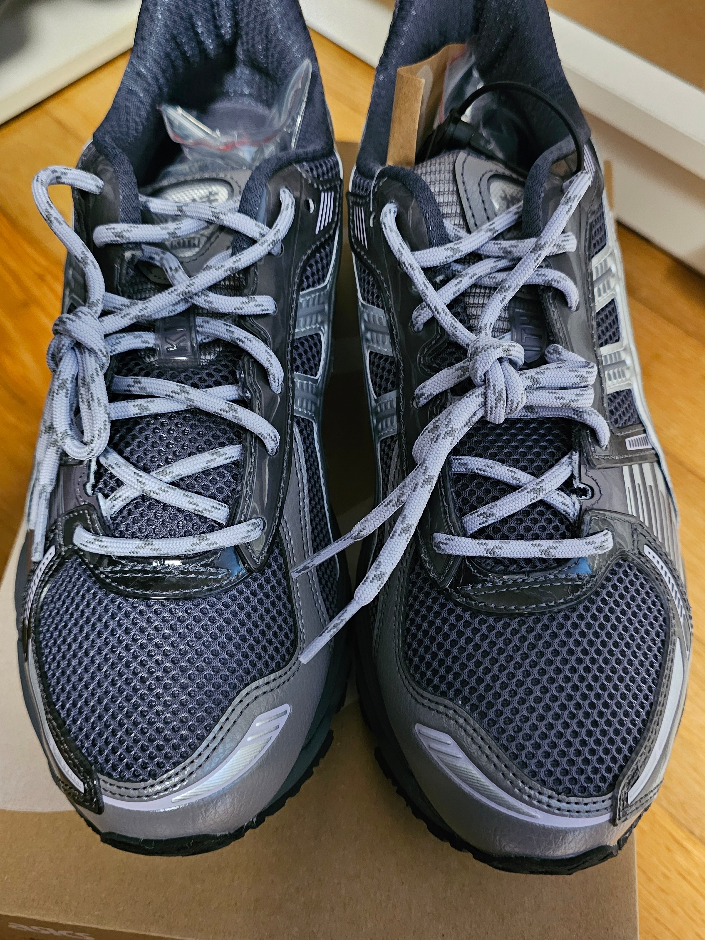 Asics x Kith Gel-Kayano 12.1 Tornado Pure Silver 착용 스타일