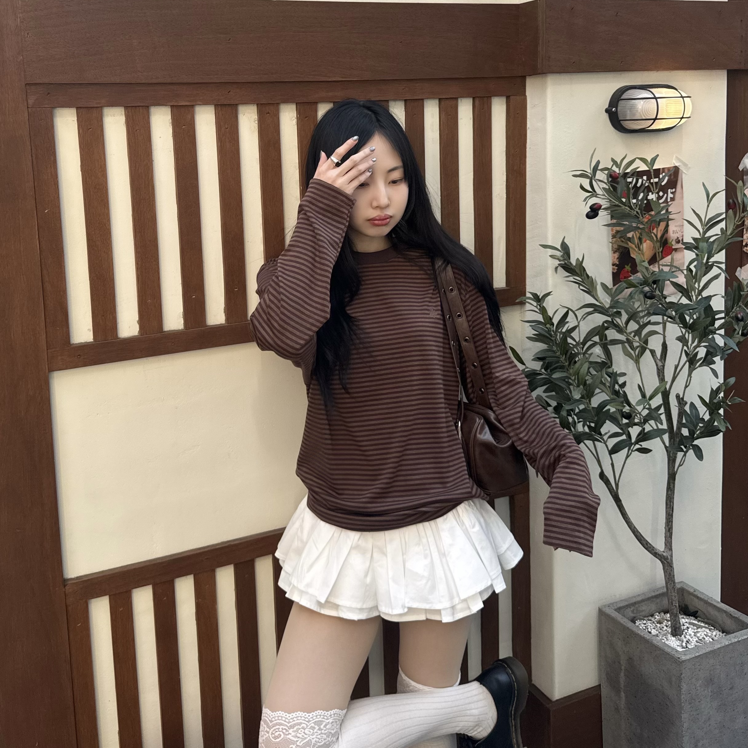 SLOW RECORD HOUSE Stripe Long Sleeve Brown 착용 스타일 - 3