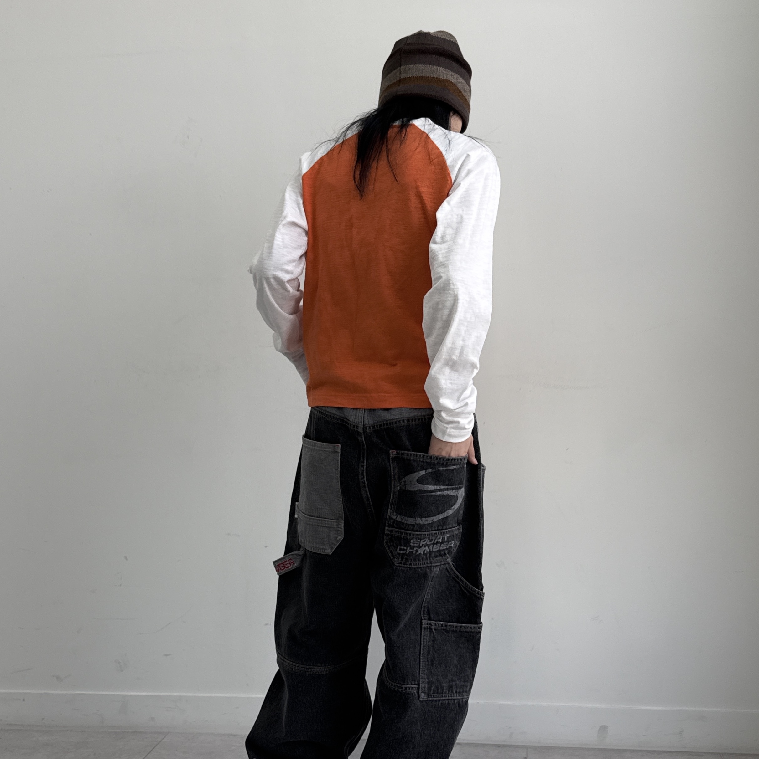 SPORT CHAMBER SC Node T-shirt ORANGE, SPORT CHAMBER SC Star Carpenter Denim Pants BLACK 착용 스타일 - 2