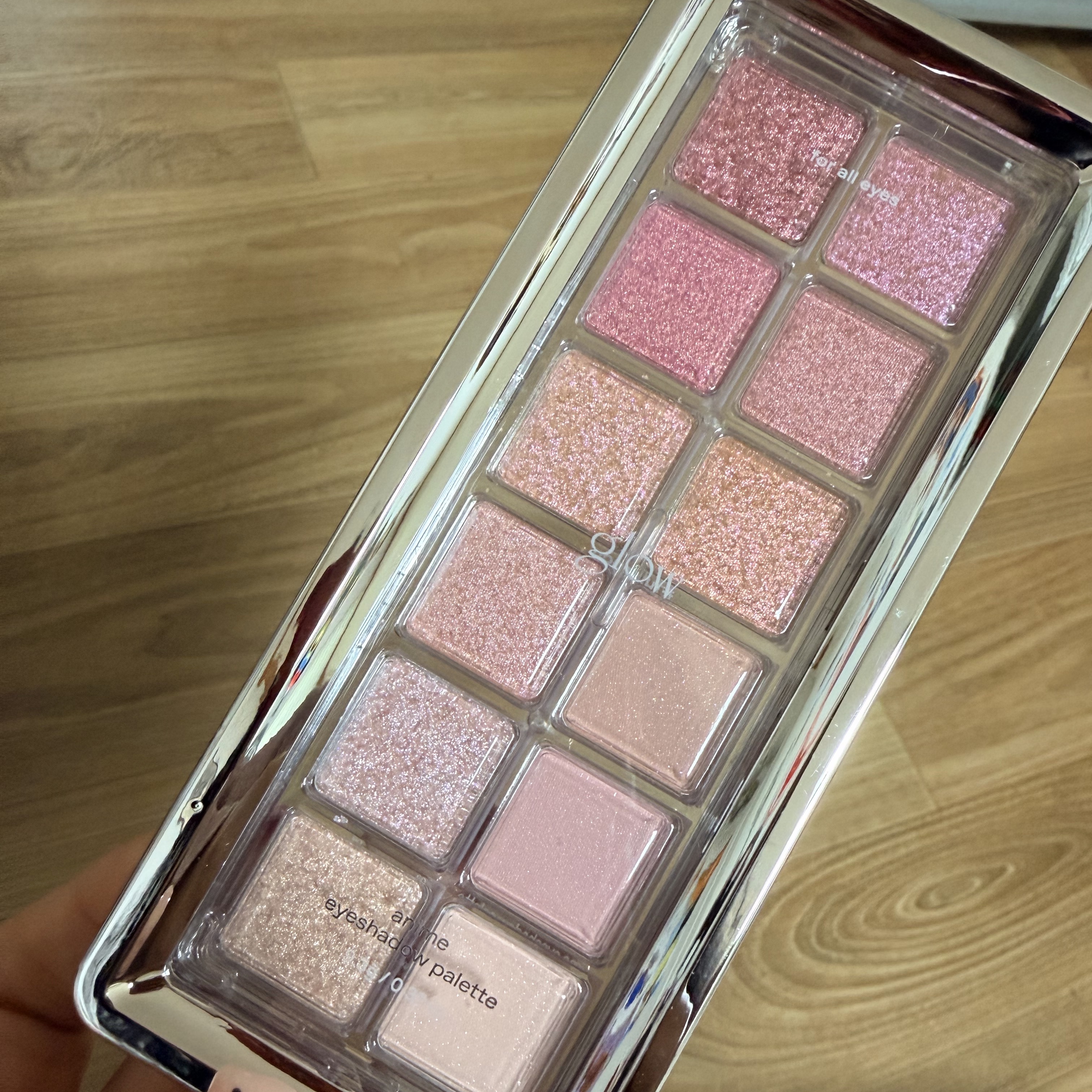 Glow anime eyeshadow palette 착용 스타일