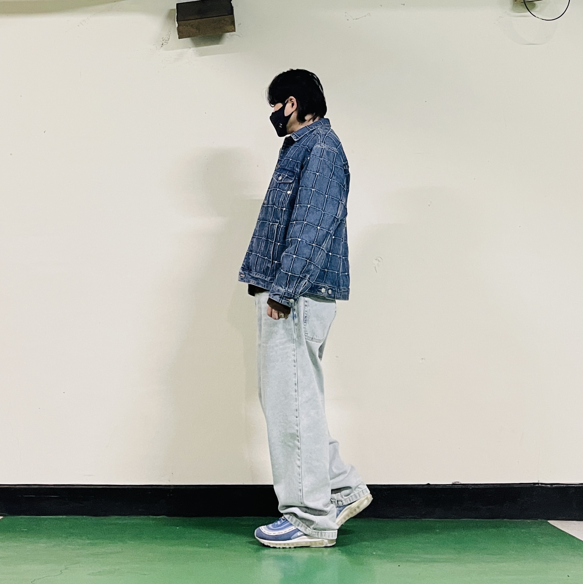 Nike Air Max 97 Have a Nike Day Indigo Storm, Supreme Studded Seam Denim Trucker Jacket Blue - 25SS 착용 스타일 - 4