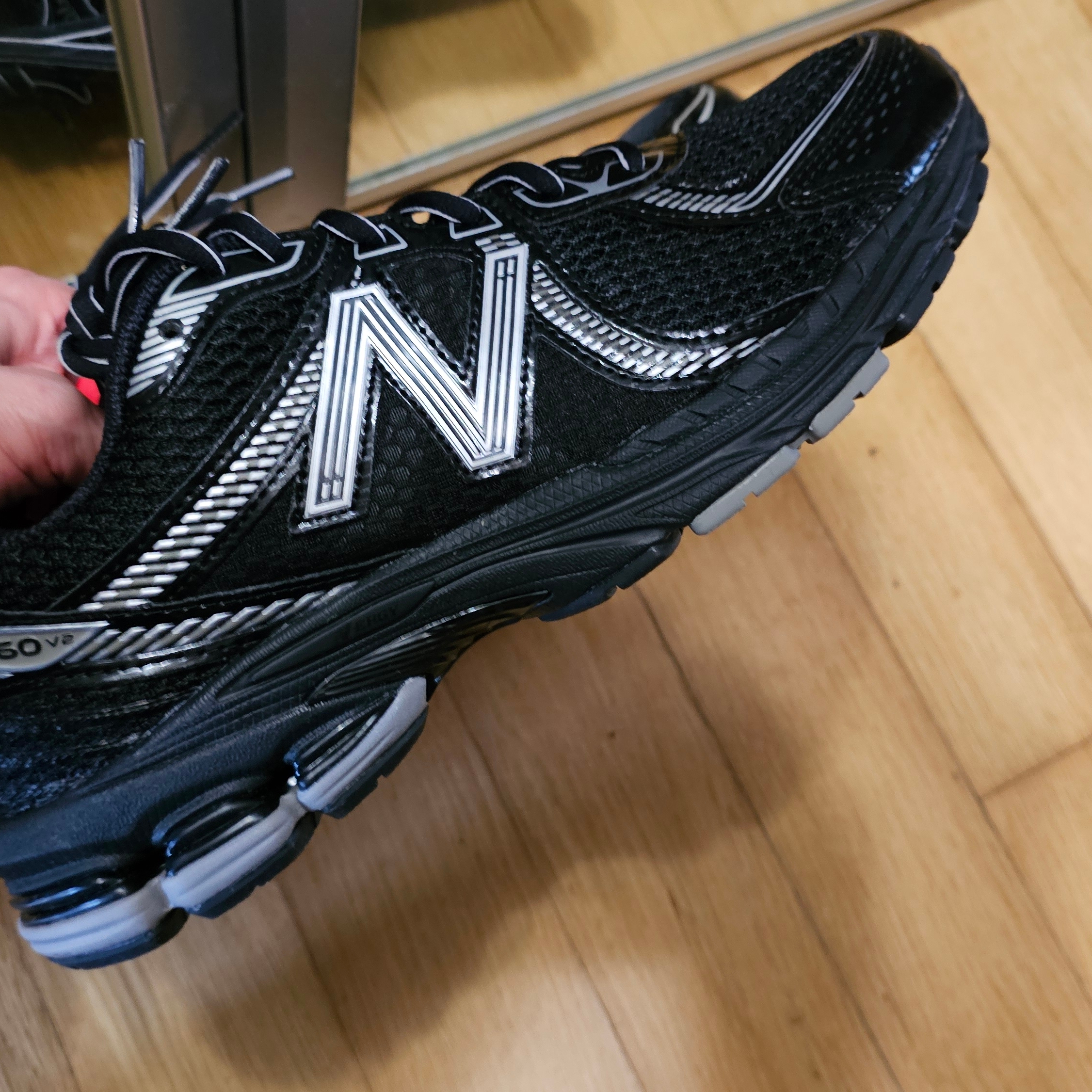 New Balance 860v2 Black Grey 착용 스타일