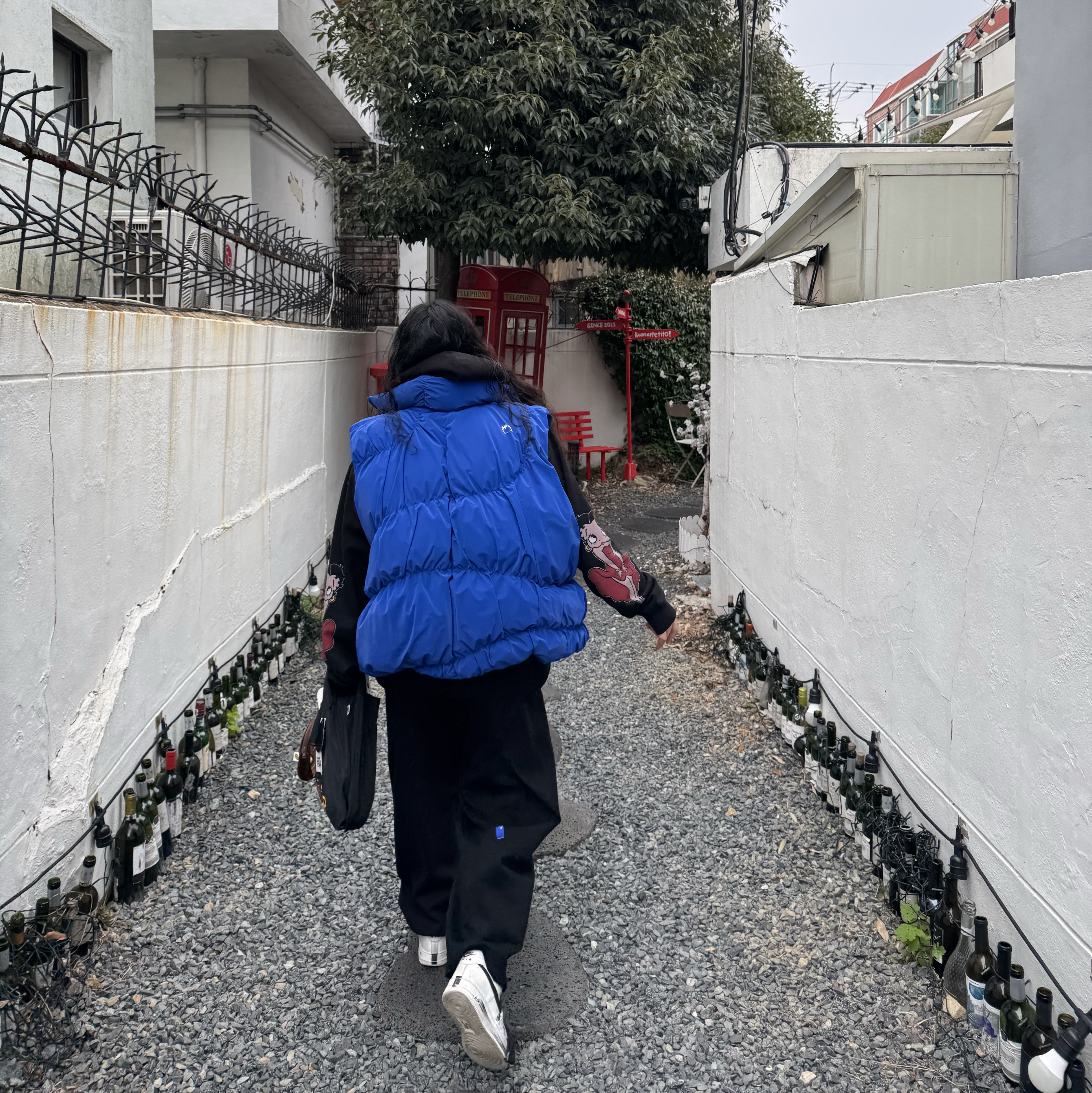 Ader Error Sig; TRS Tag Puffer Vest 01 Z-Blue, Zara x Ader Error Jogger Pants Black 착용 스타일