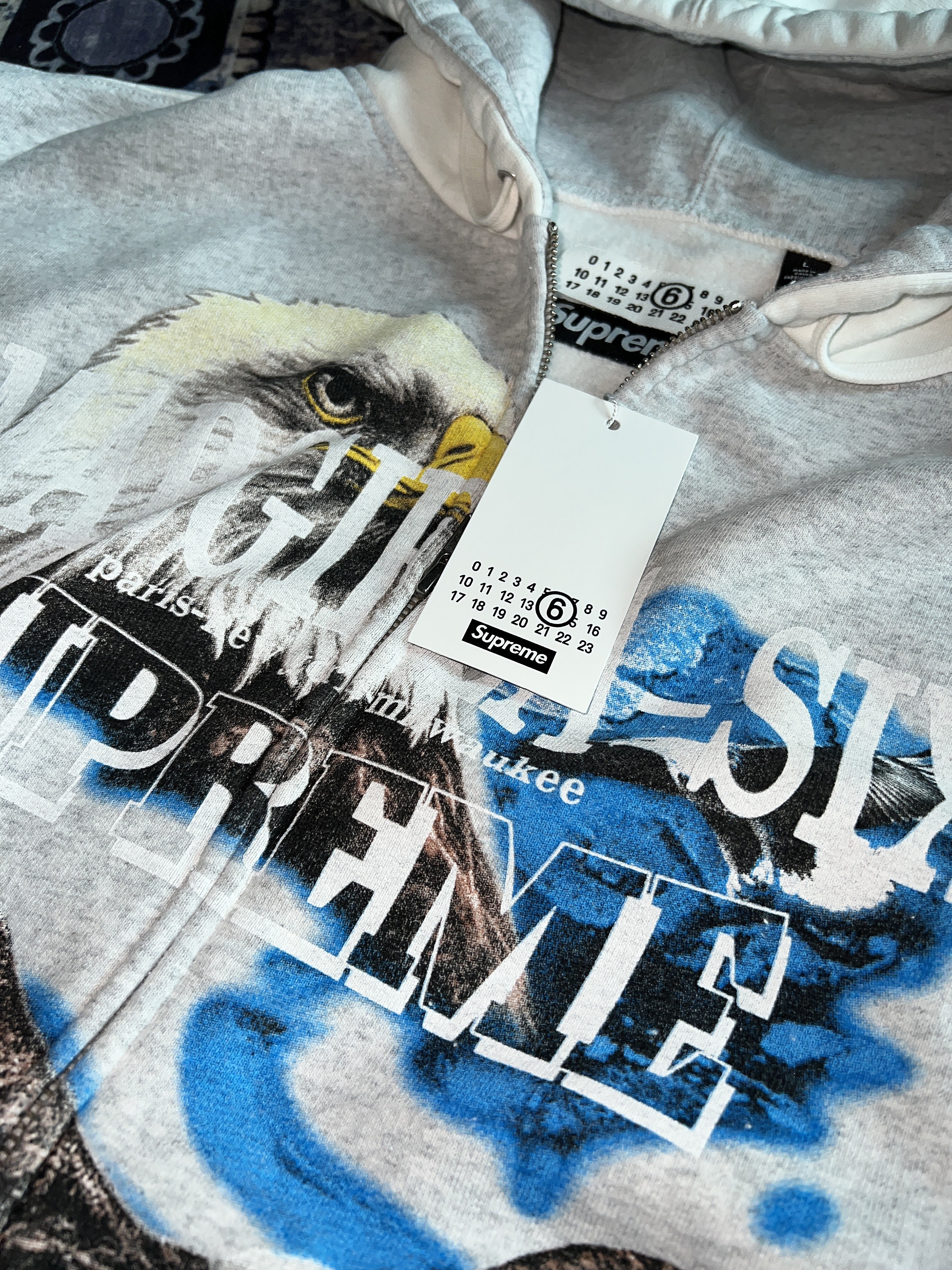 Supreme x MM6 Maison Margiela Eagle Zip Up Hooded Sweatshirt Ash Grey - 26SS 착용 스타일