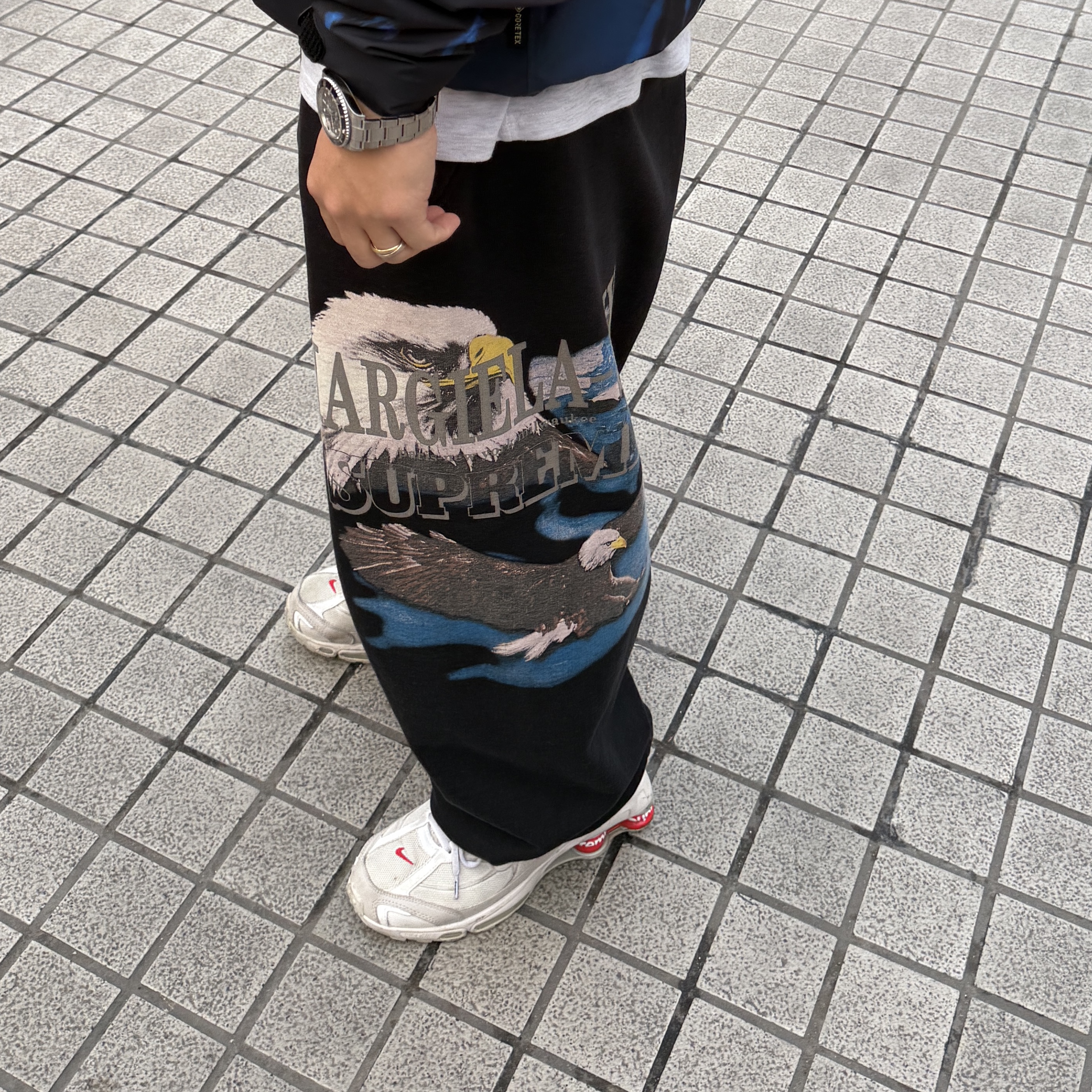 Supreme x MM6 Maison Margiela Eagle Sweatpant Black - 26SS 착용 스타일