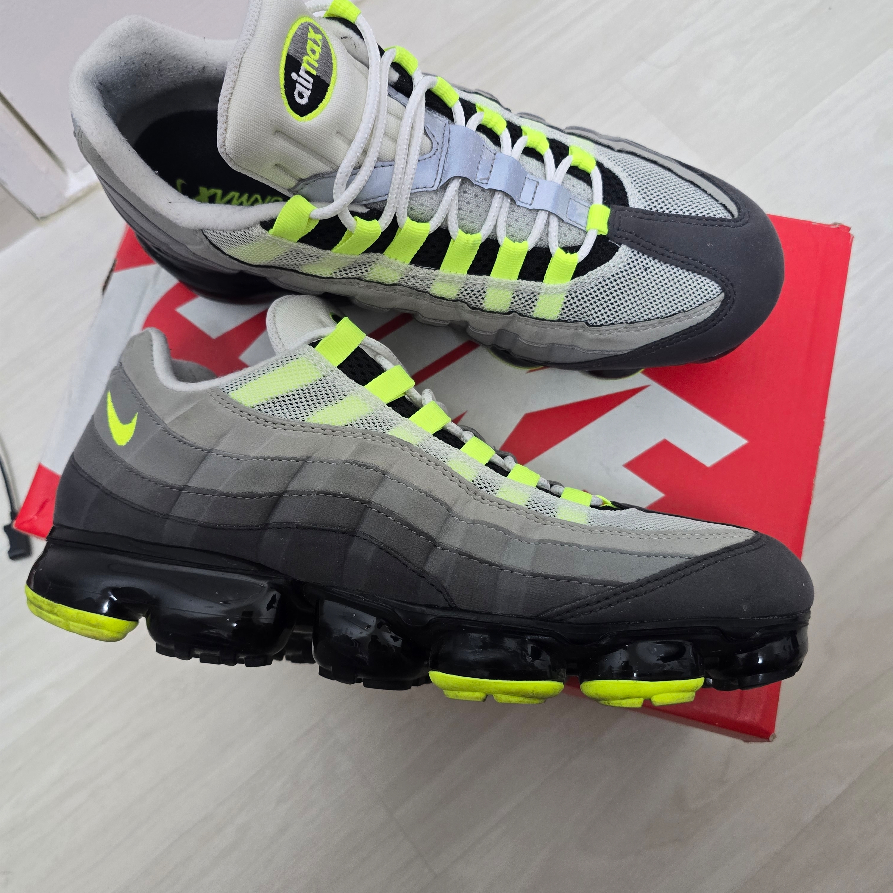 Nike Air VaporMax 95 Neon, Nike Air Max 95 OG Neon 착용 스타일 - 1