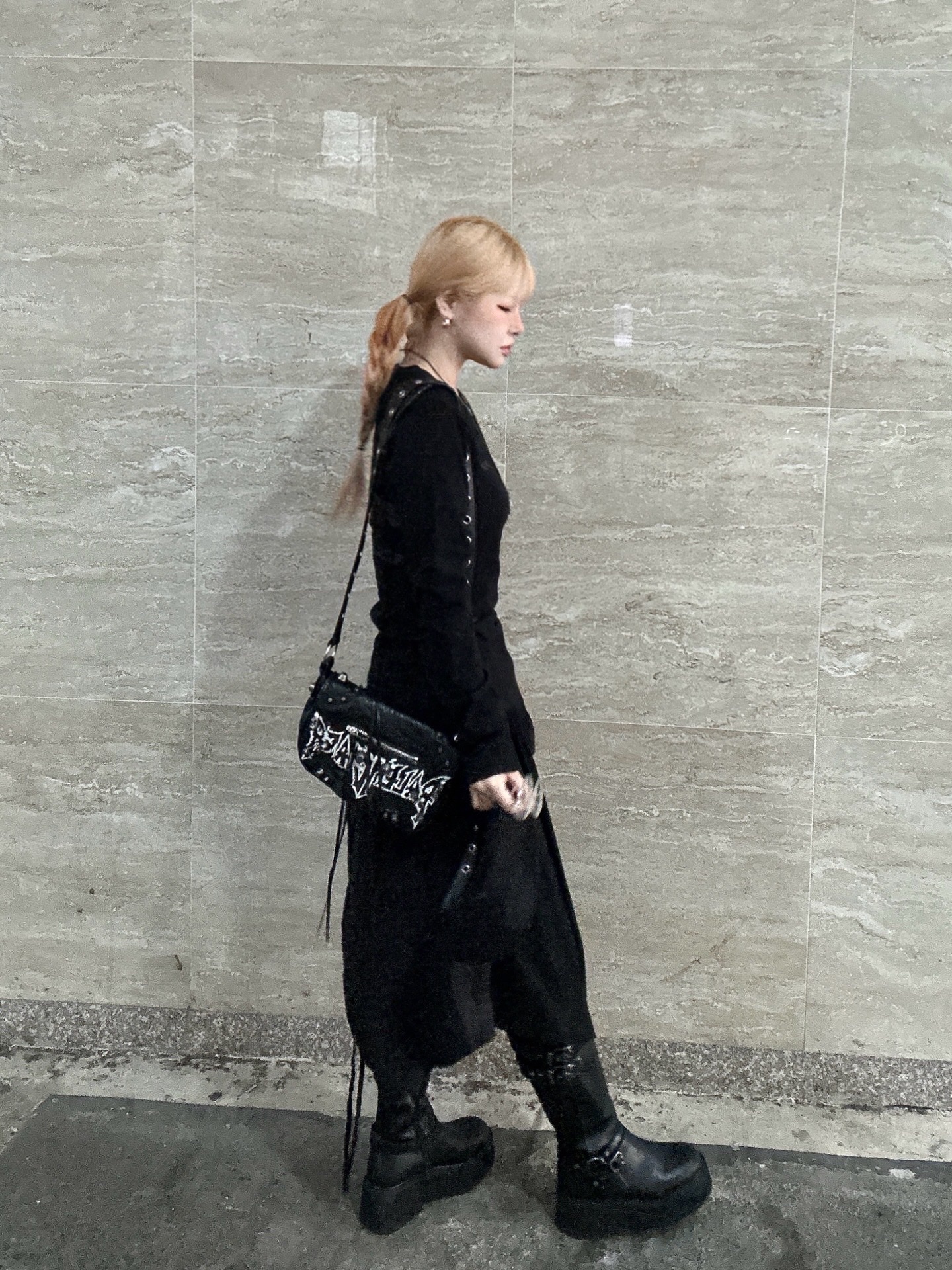 Balenciaga Le Cagole XS Flap Bag DIY Metalin Black 착용 스타일