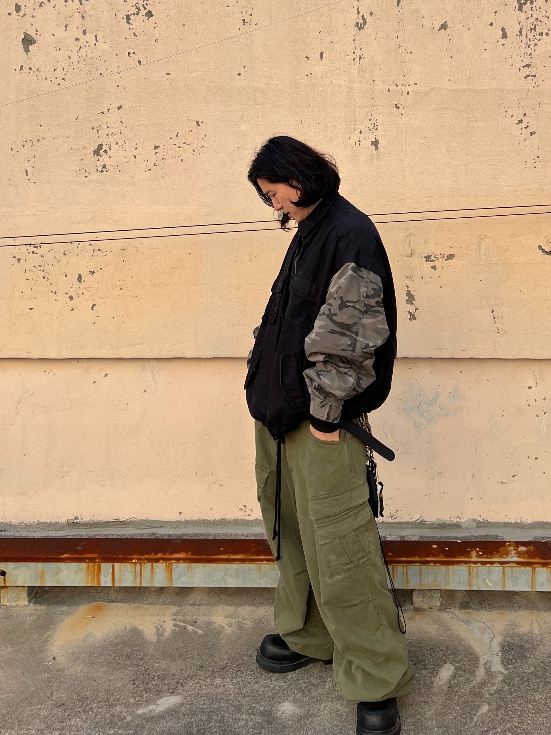 Nonnod Double Pocket Cargo Pants Vintage khaki, Undermycar Morph Oversized Crop Field Jacket Rock Ridge - 23SS 착용 스타일 - 4