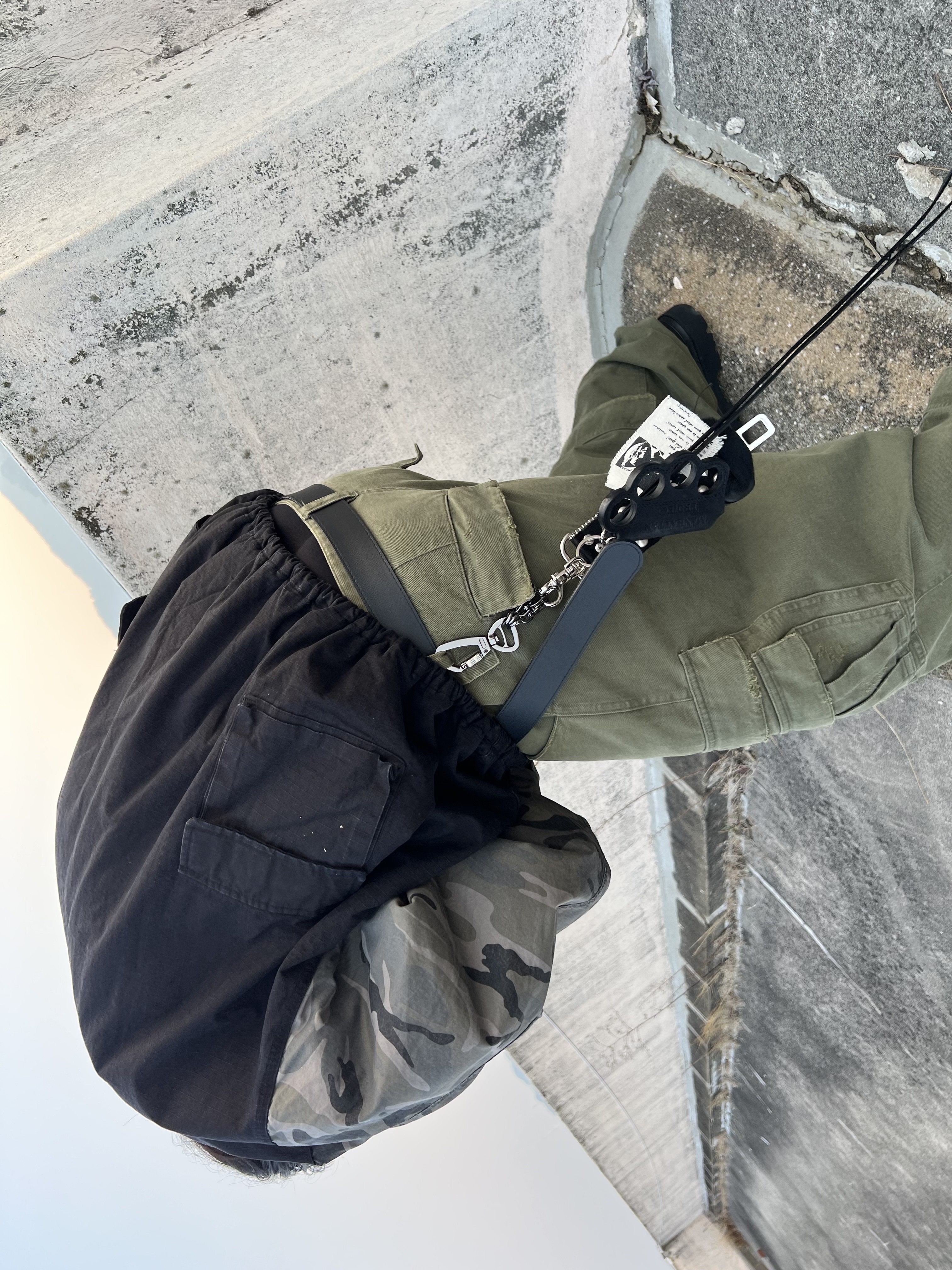 Nonnod Double Pocket Cargo Pants Vintage khaki, Undermycar Morph Oversized Crop Field Jacket Rock Ridge - 23SS 착용 스타일 - 2