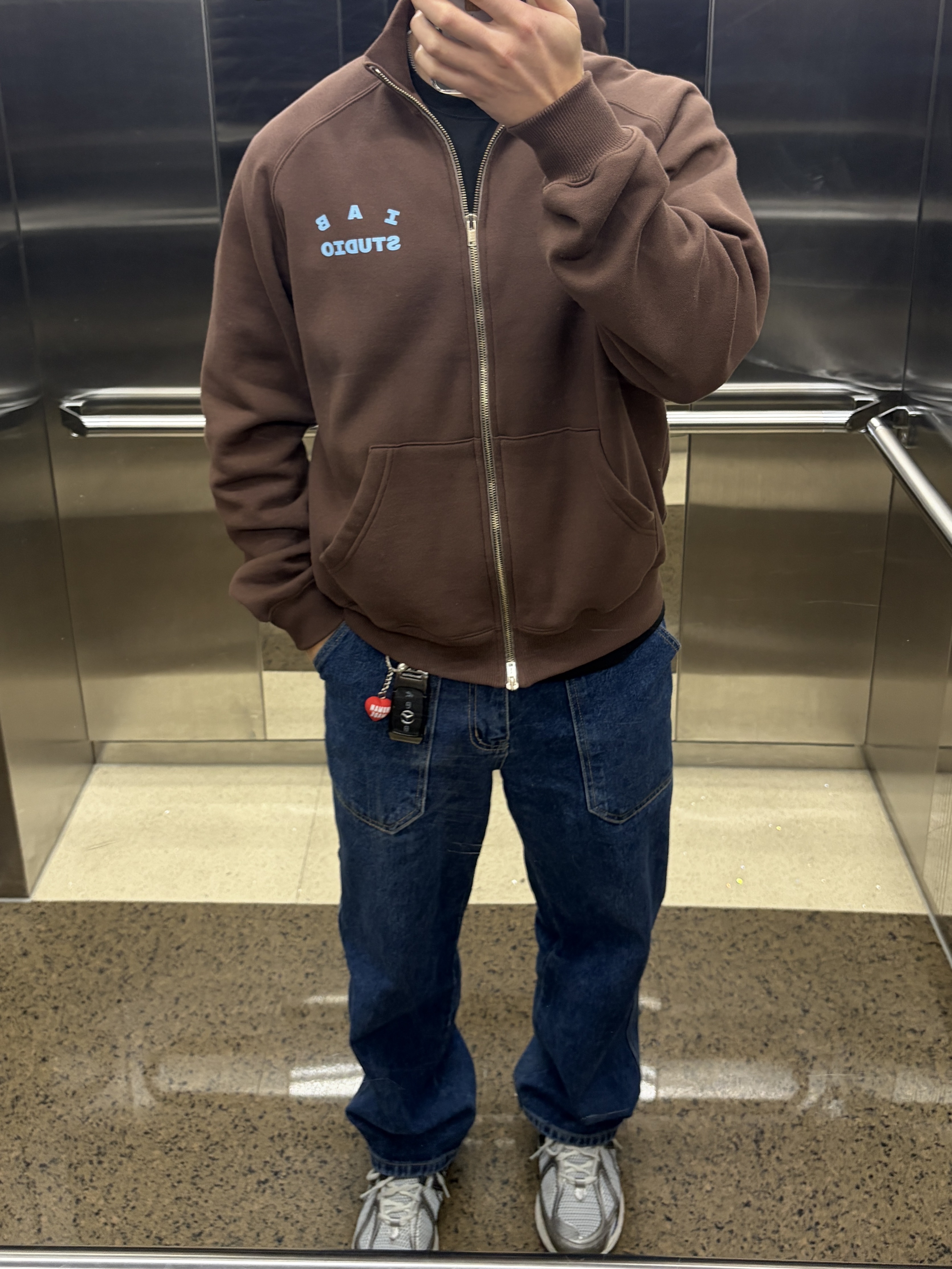 IAB Studio IAB 2Way Full Zip-up Brown, New Balance 1906R Silver Metallic 착용 스타일