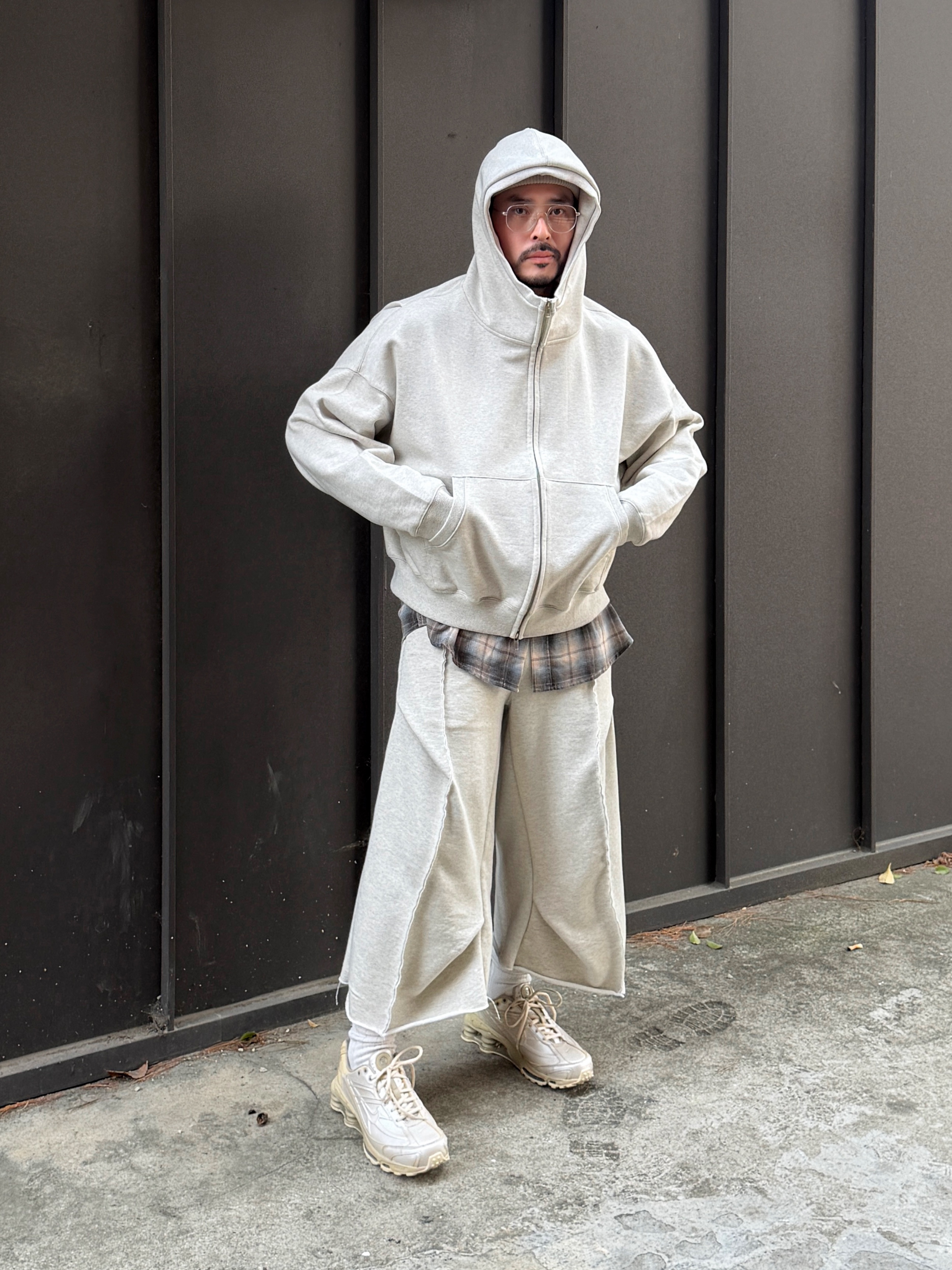 Nike Shox Ride 2 Metallic Silver and Desert Khaki 착용 스타일 - 6