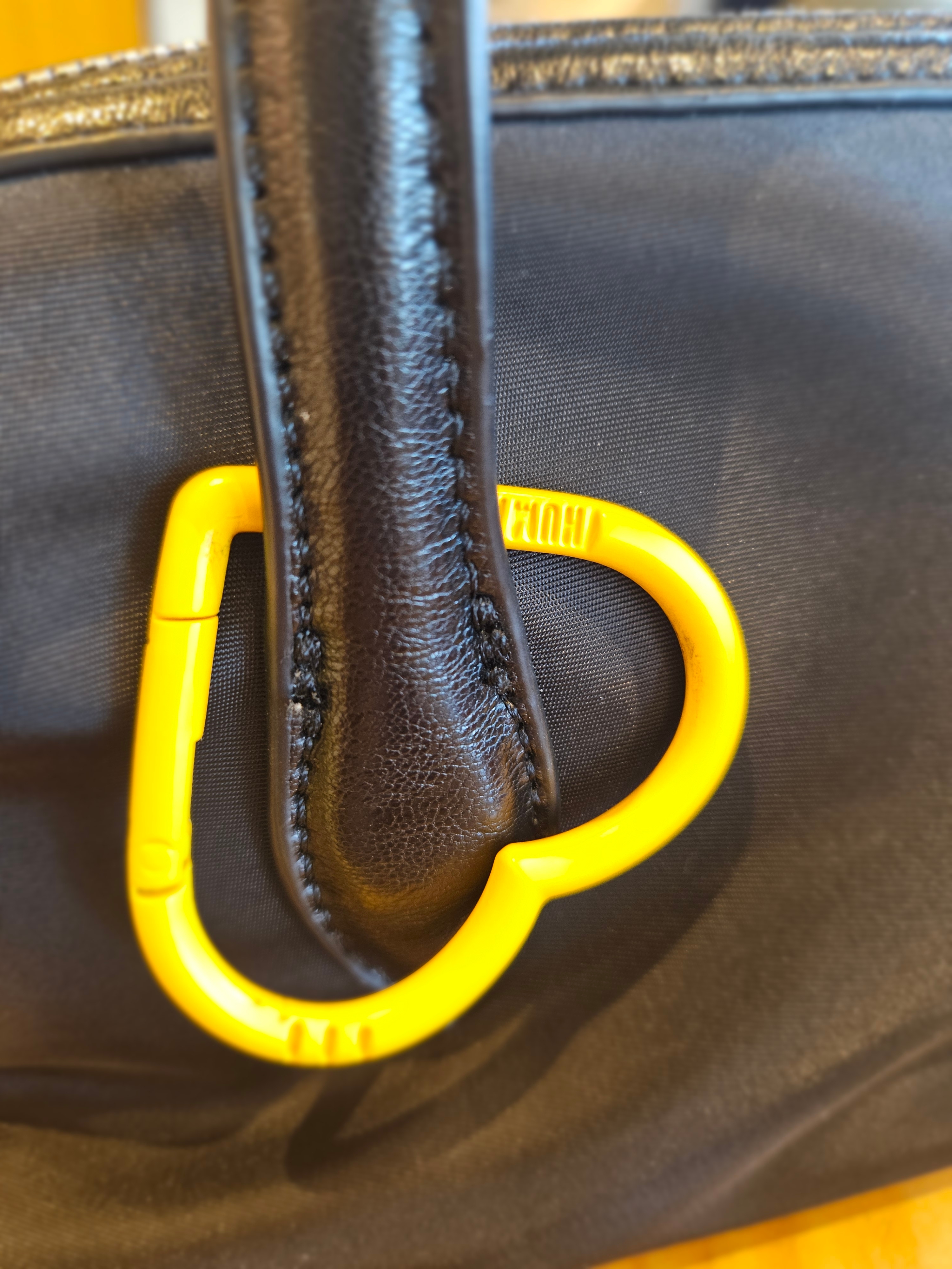 (W) COS Hooded Shearling Gilet Off White, Human Made Heart Carabiner Yellow 착용 스타일 - 5