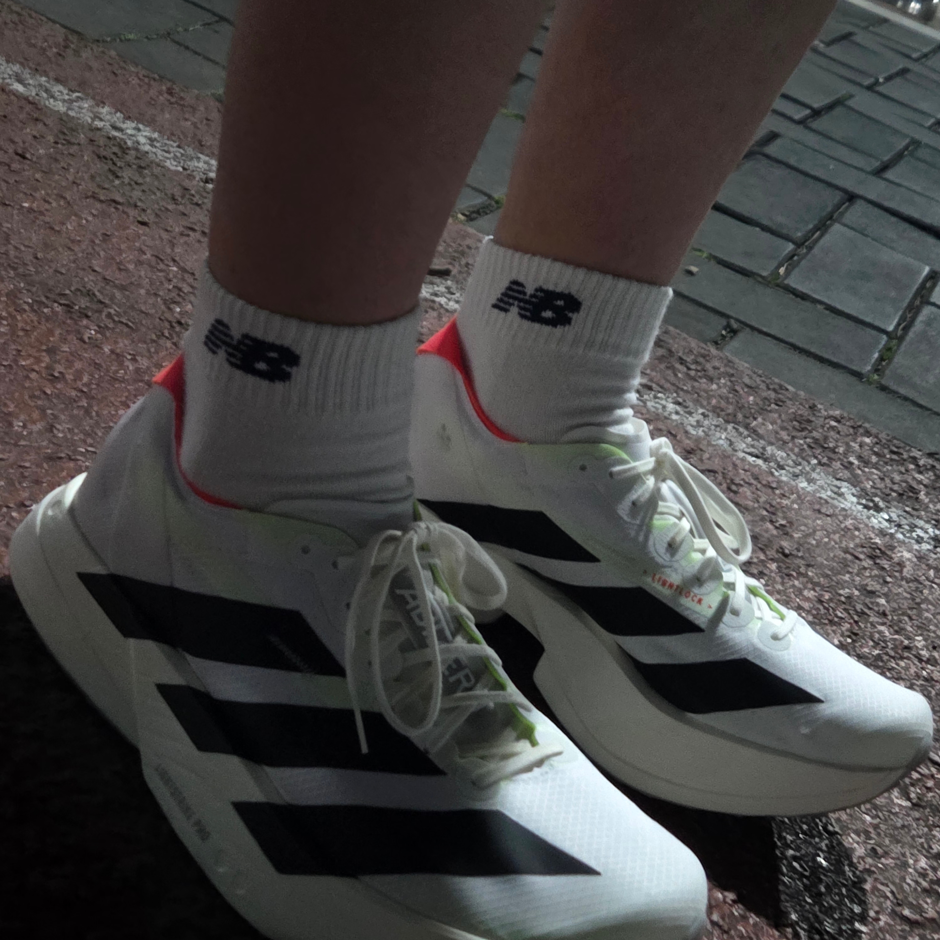 Adidas Adizero Adios Pro 4 Cloud White Core Black 착용 스타일