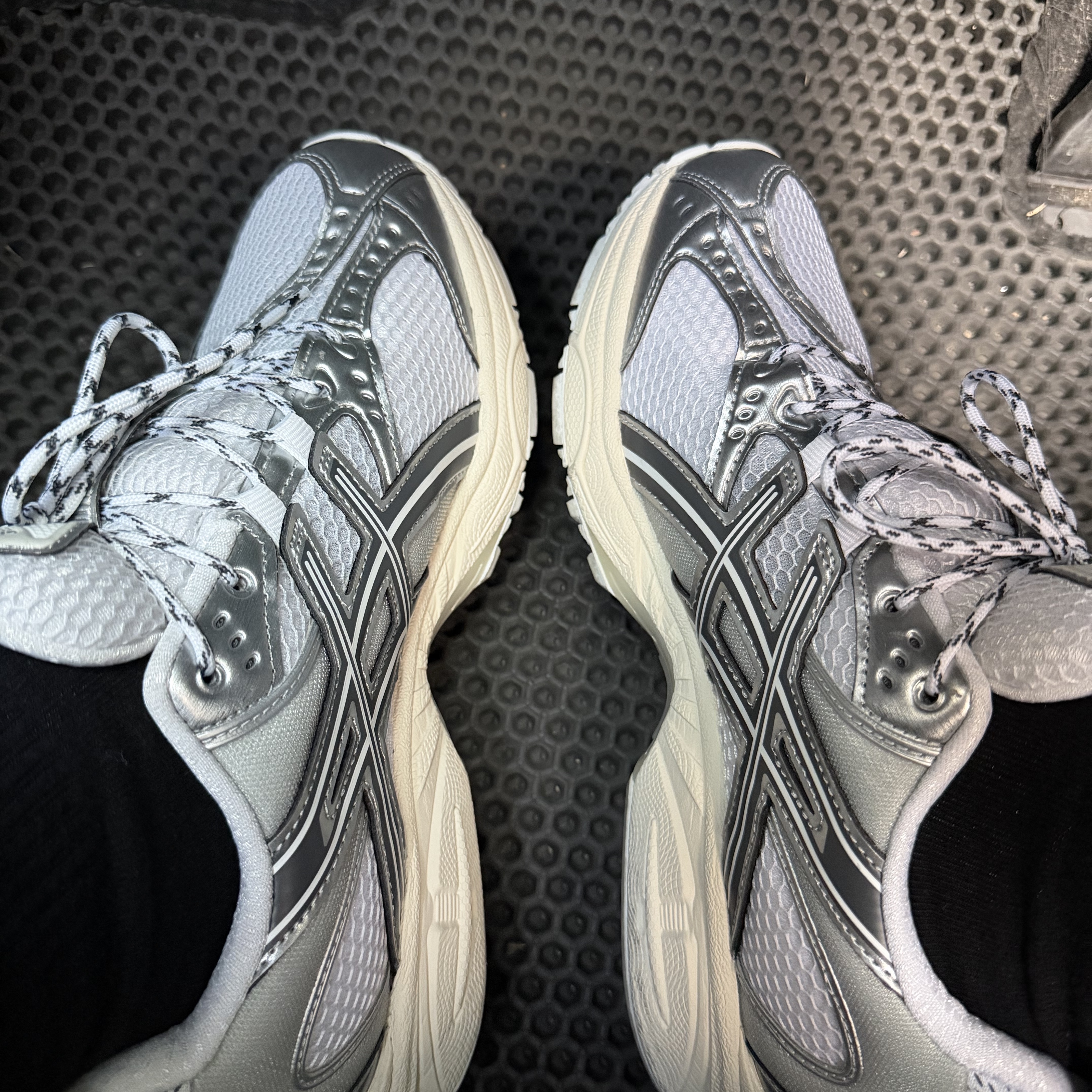 Asics Gel-Nimbus 10.1 White Glacier Grey - Korea Exclusive 착용 스타일