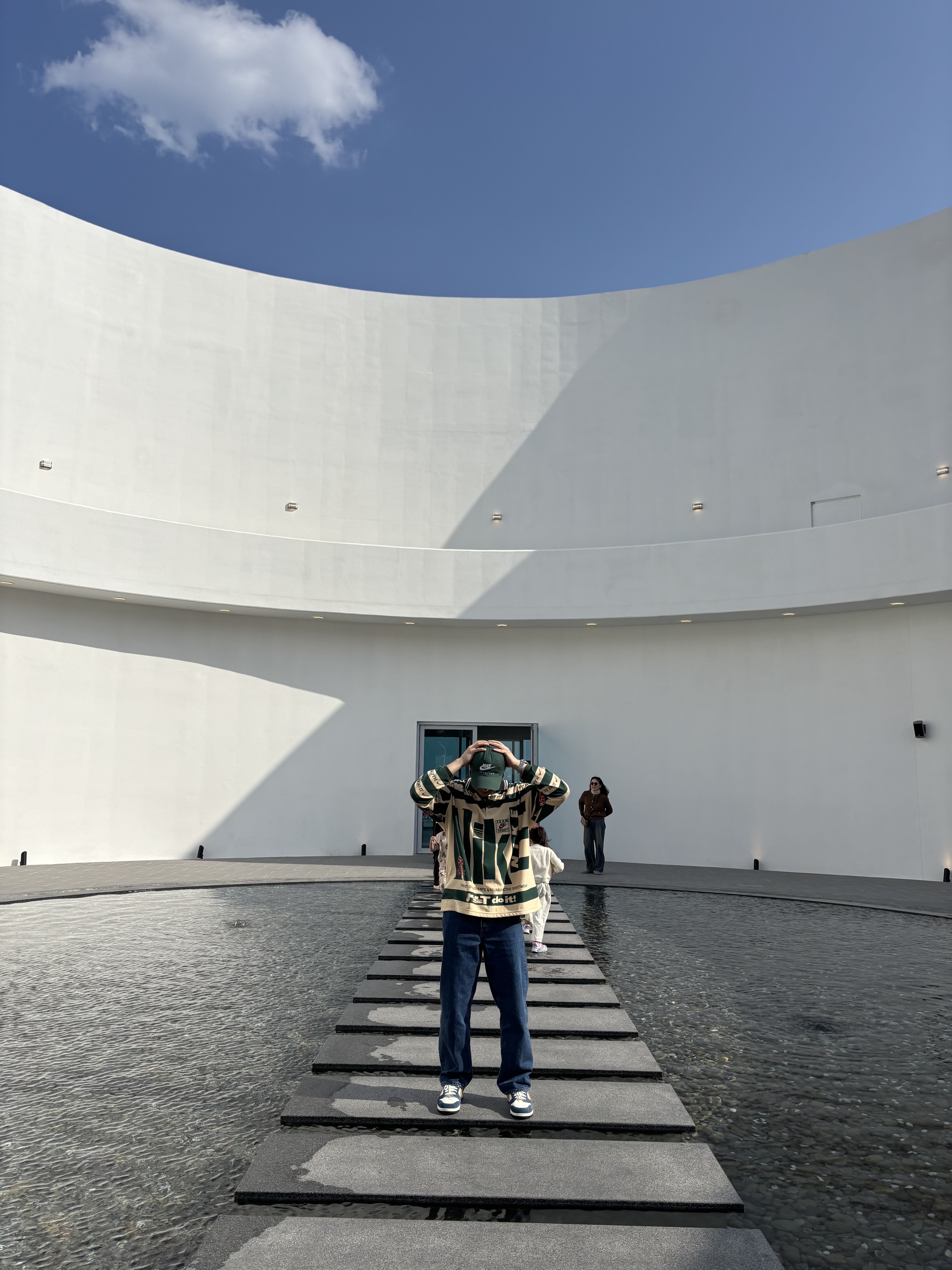 Uniqlo x JW Anderson Straight Jean Blue - KR 착용 스타일