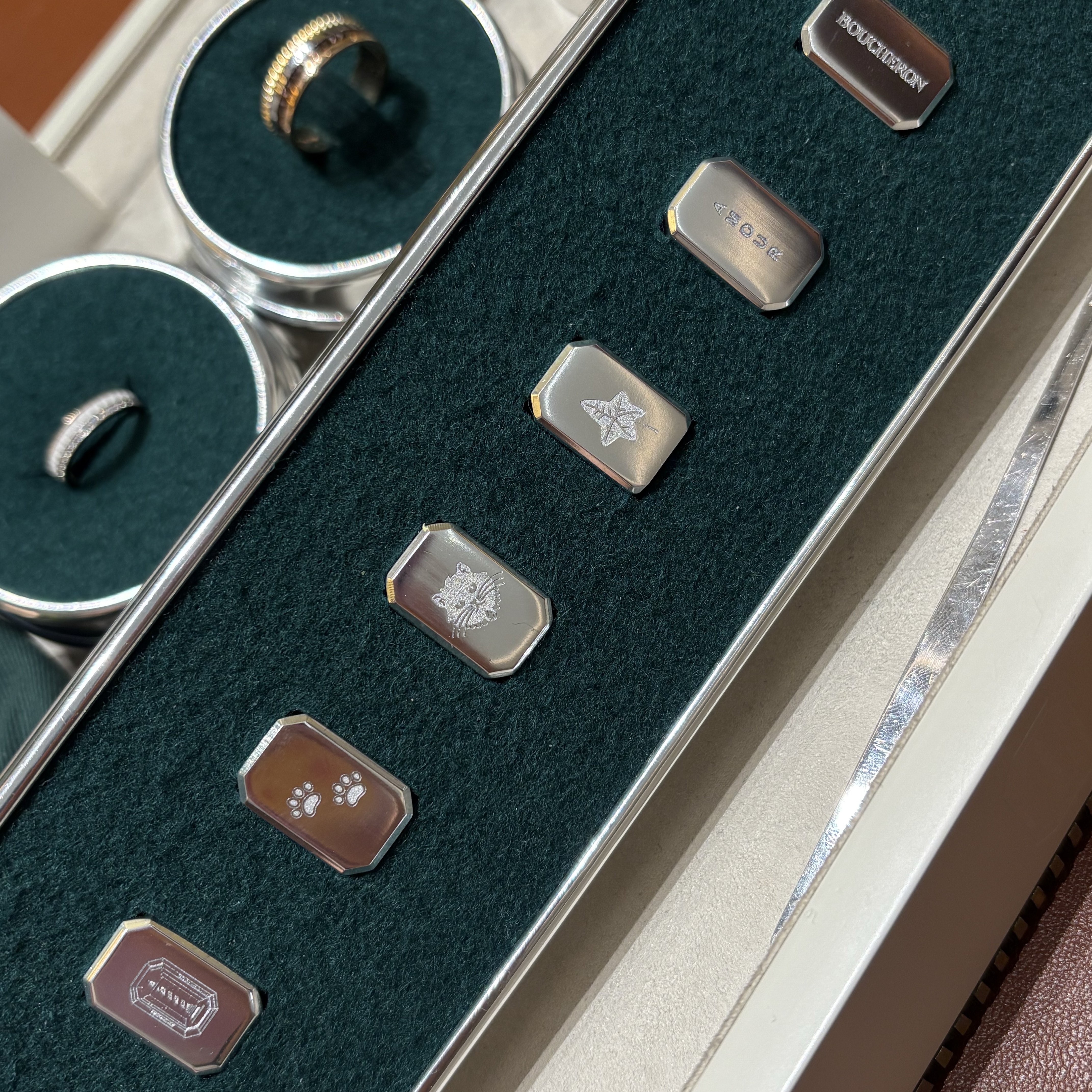 Boucheron Quatre White Edition Wedding Band 18K White Pink Gold White Ceramic Diamond, Boucheron Quatre Classique Ring Small 18K Yellow White Pink Gold Brown 착용 스타일 - 2