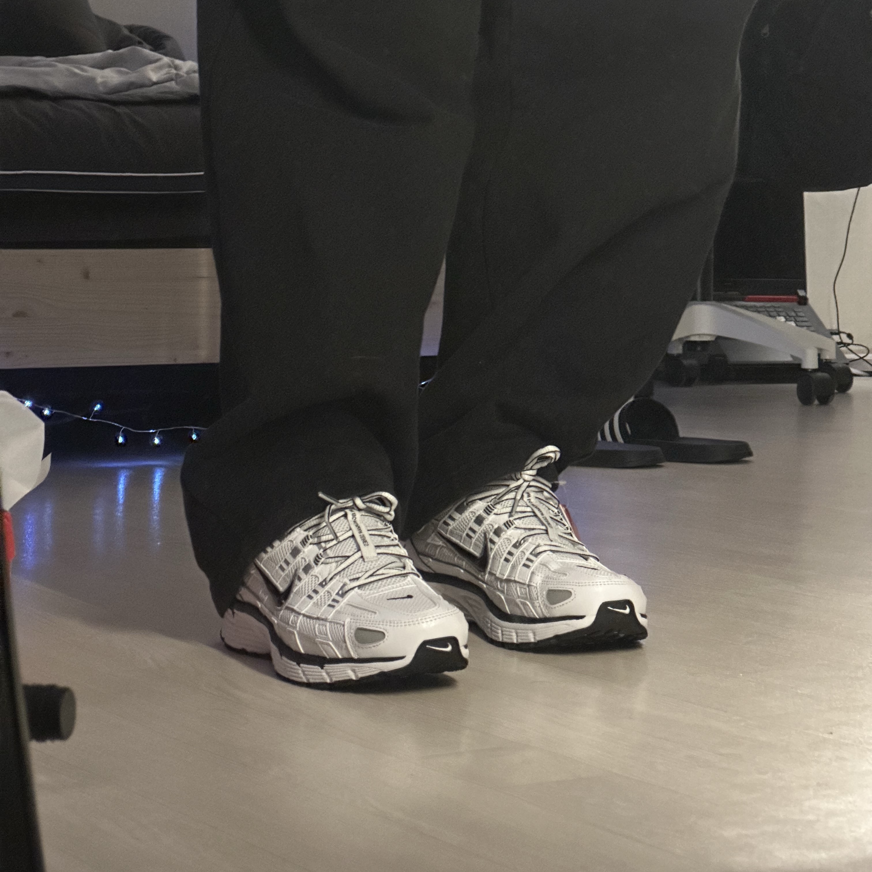 Nike P-6000 White Metallic Silver 착용 스타일 - 4