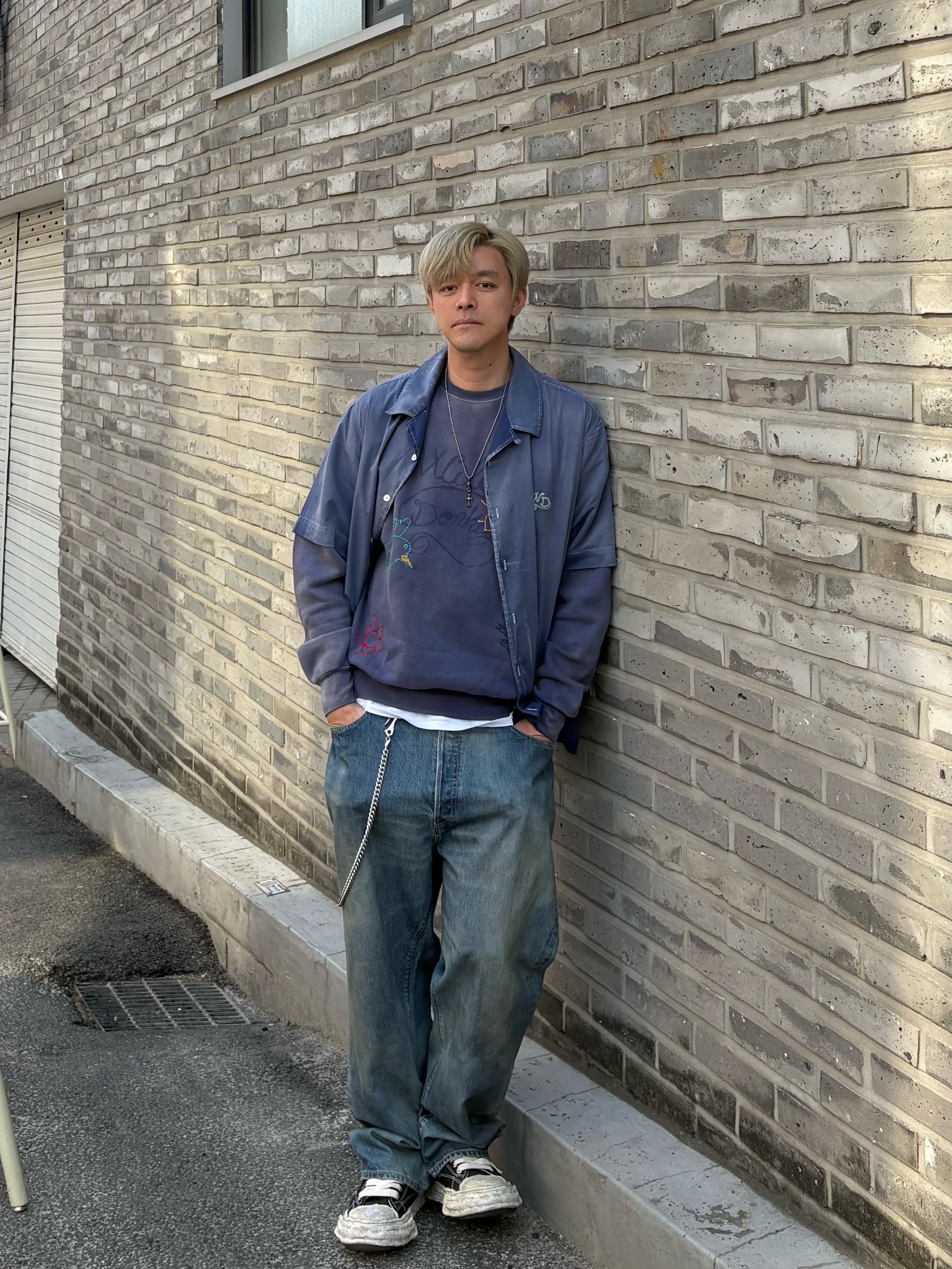 Maison Mihara Yasuhiro Peterson23 OG Sole Garment Dyed Canvas Low-top Sneakers Black, A.Presse No.37 Washed Wide Denim Pants Indigo - 26SS 착용 스타일 - 1