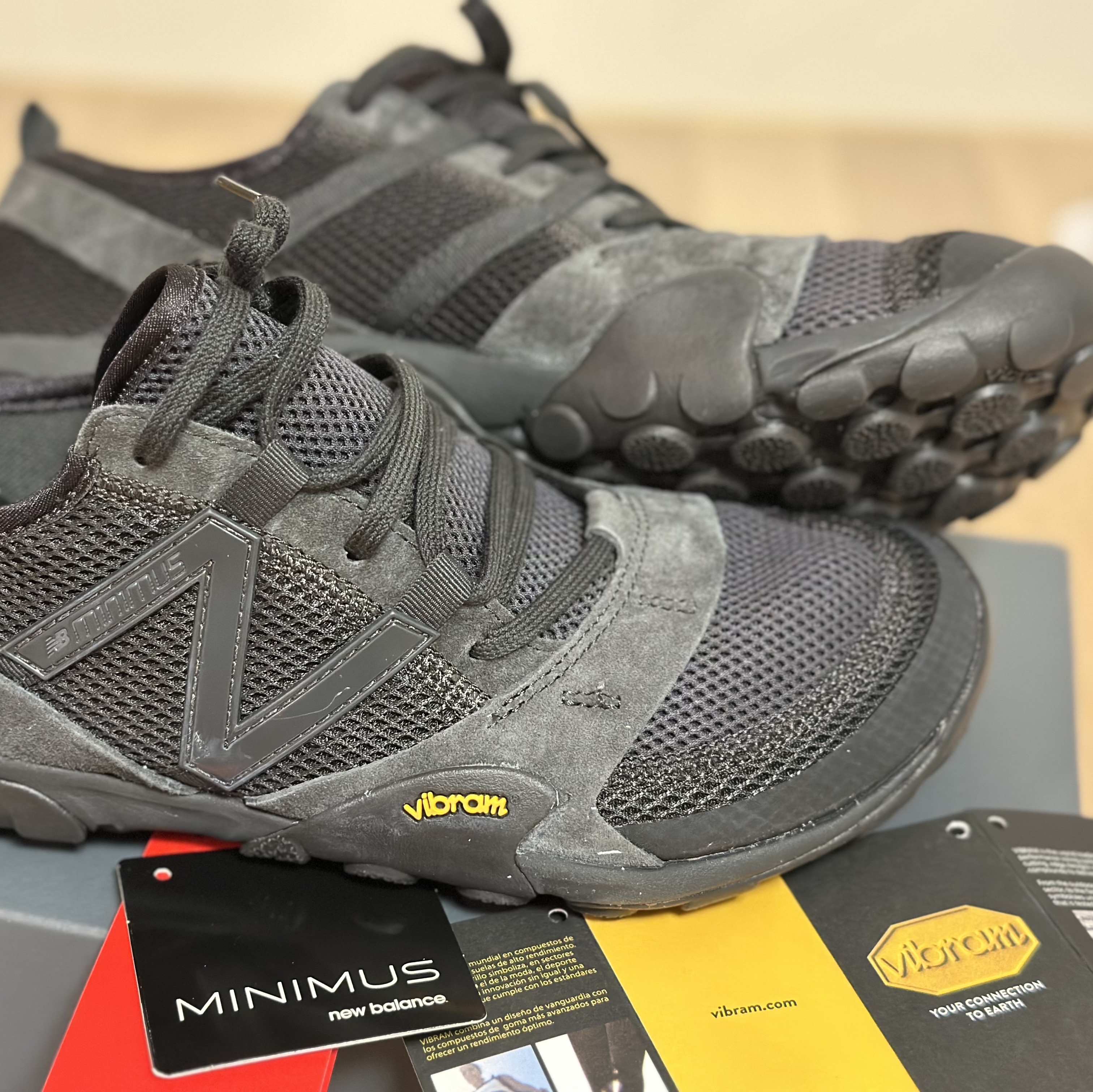 New Balance Minimus MT10O Black Castlerock 착용 스타일 - 1