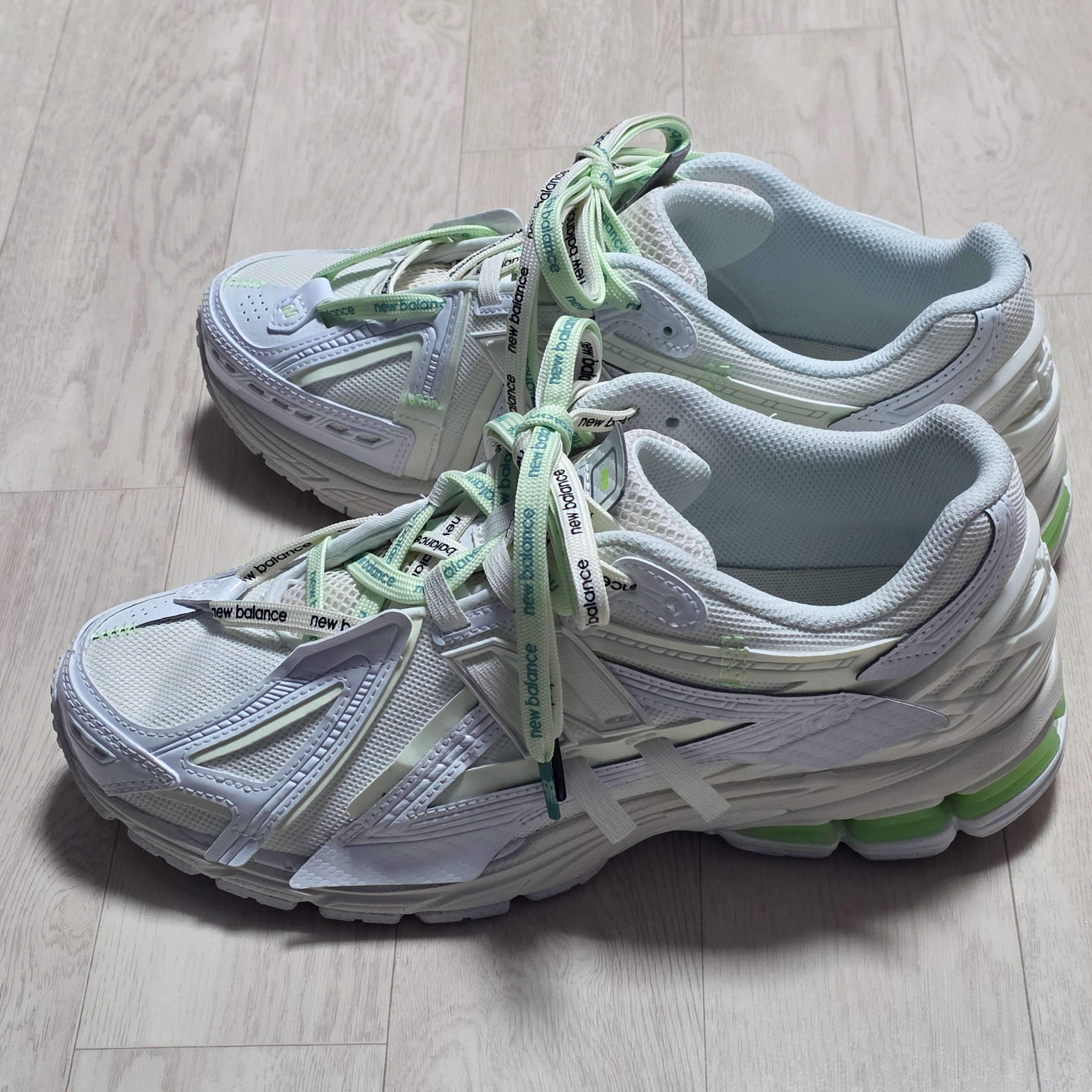 New Balance 1906A White Mint Flash 착용 스타일 - 1
