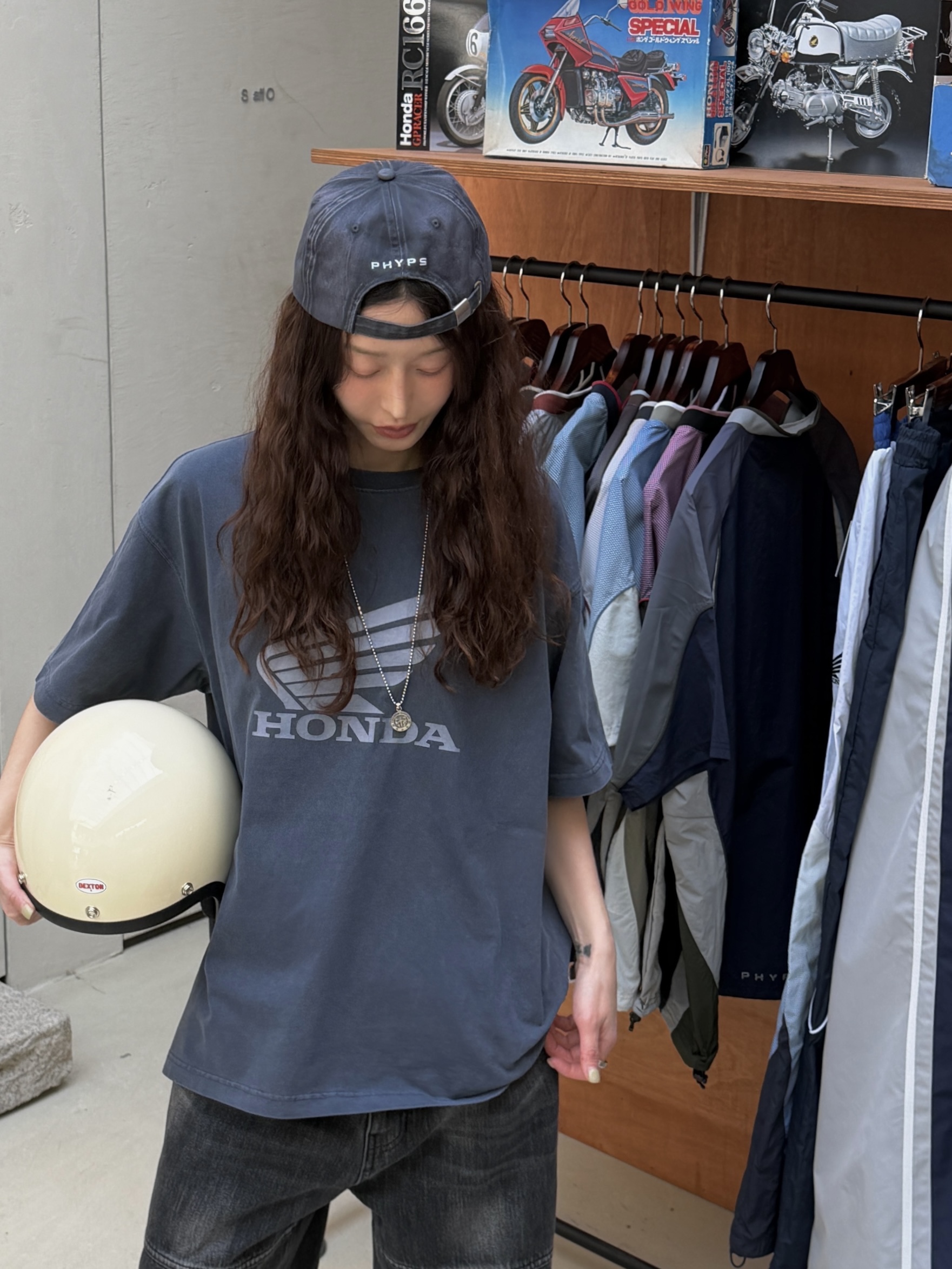 Honda Twill Multi Patch Motorcycle Jacket Ivory, Honda Original Wing Logo Vintage Cap Charcoal 착용 스타일 - 9