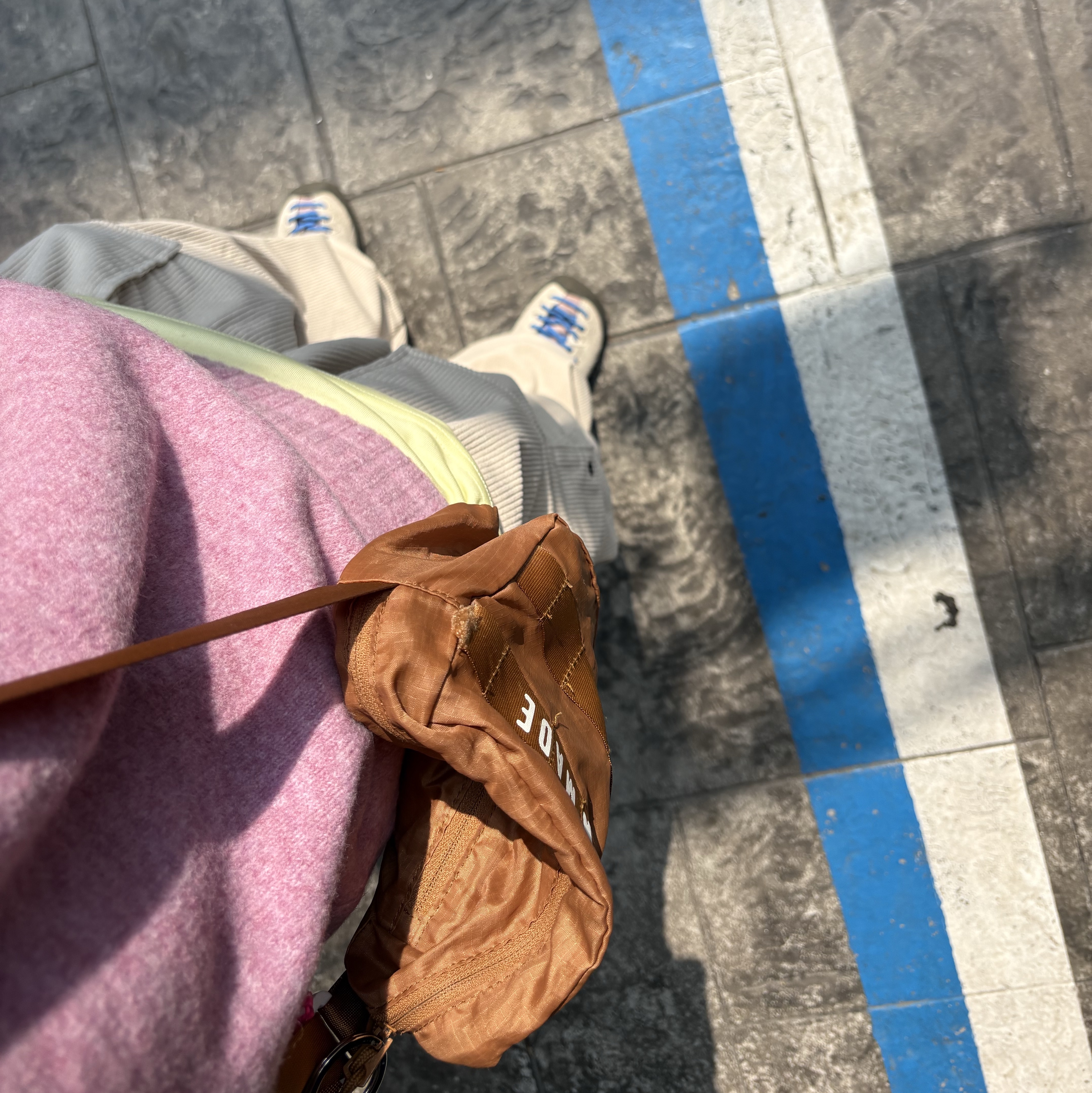 (W) Keen Jasper Suede Sneakers Birch Fawn 착용 스타일