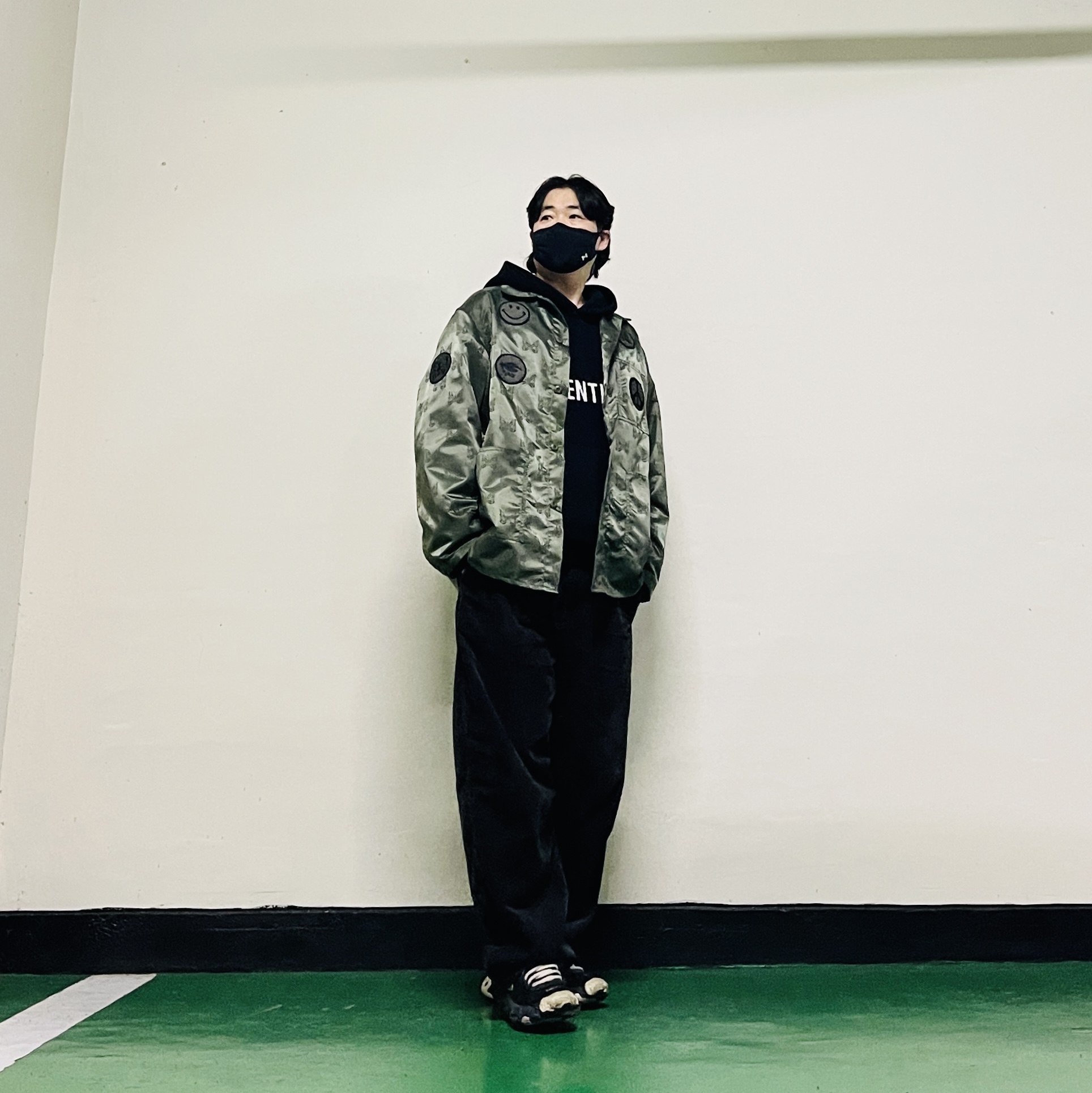 Needles D.N. Coverall Papillon Jacquard Sateen Olive, Essentials Knit Hoodie Black - 20FW 착용 스타일 - 3
