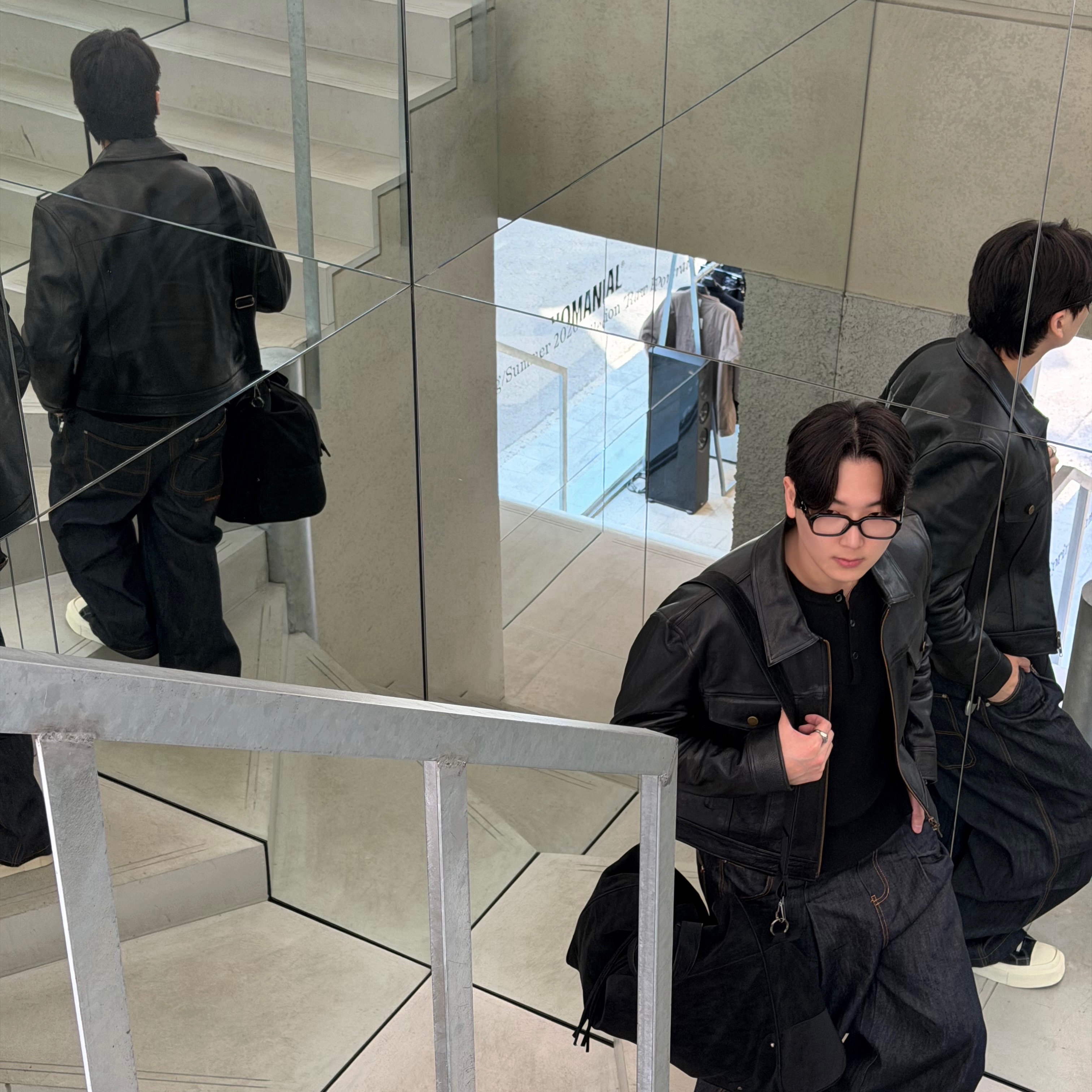 Gentle Monster x Maison Margiela MM212 Black Clear 착용 스타일 - 1