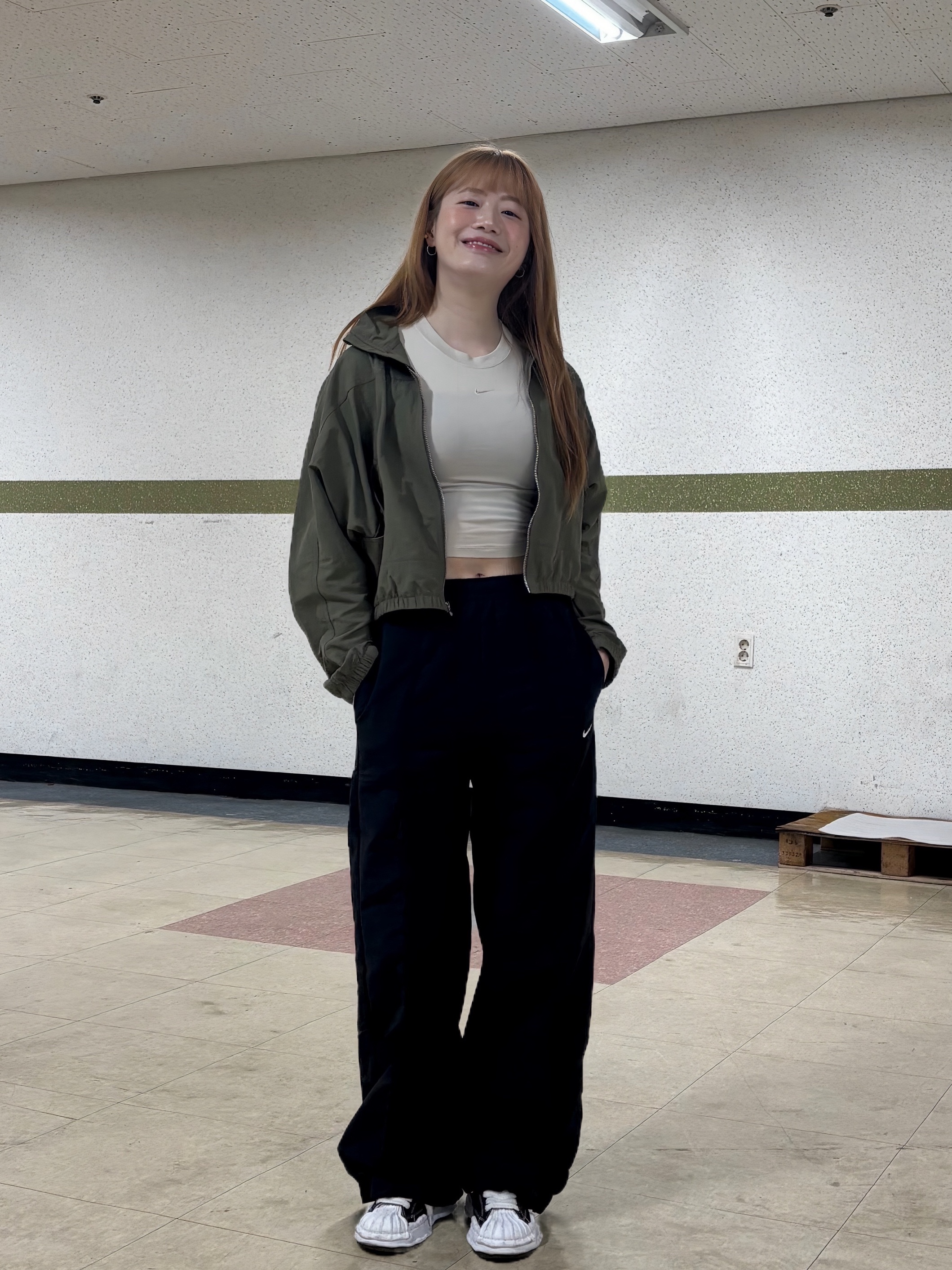 Maison Mihara Yasuhiro Blakey OG Sole Canvas Low-top Sneakers Black White, (W) Nike NSW Everything Woven Oversized Repel UV Protection Jacket Medium Olive Sail - Asia 착용 스타일 - 8