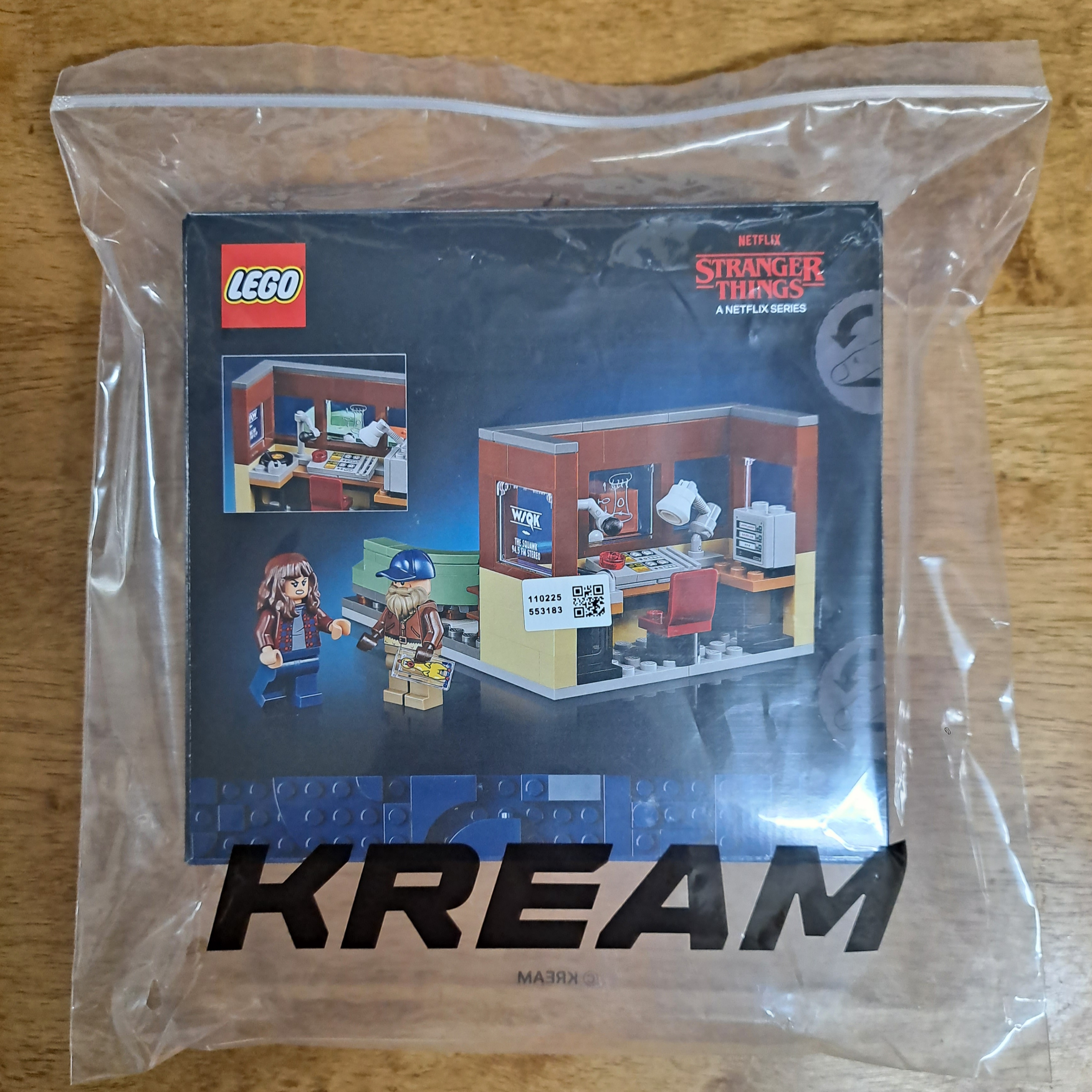 Lego Icons Stranger Things: WSQK Radio Station 착용 스타일 - 2