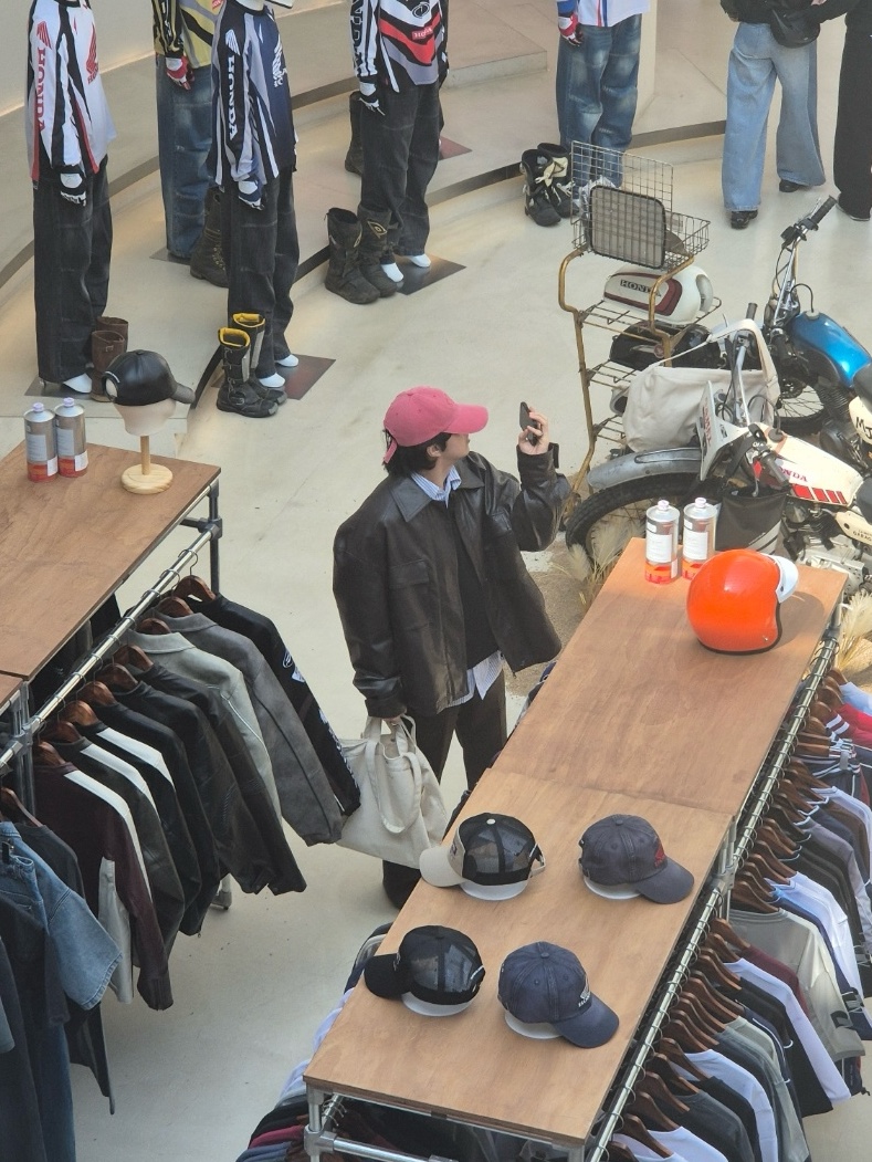 Honda Engineered Leather Ball Cap Black, Honda Engineered Leather Motorcycle Jacket All Black 착용 스타일 - 1