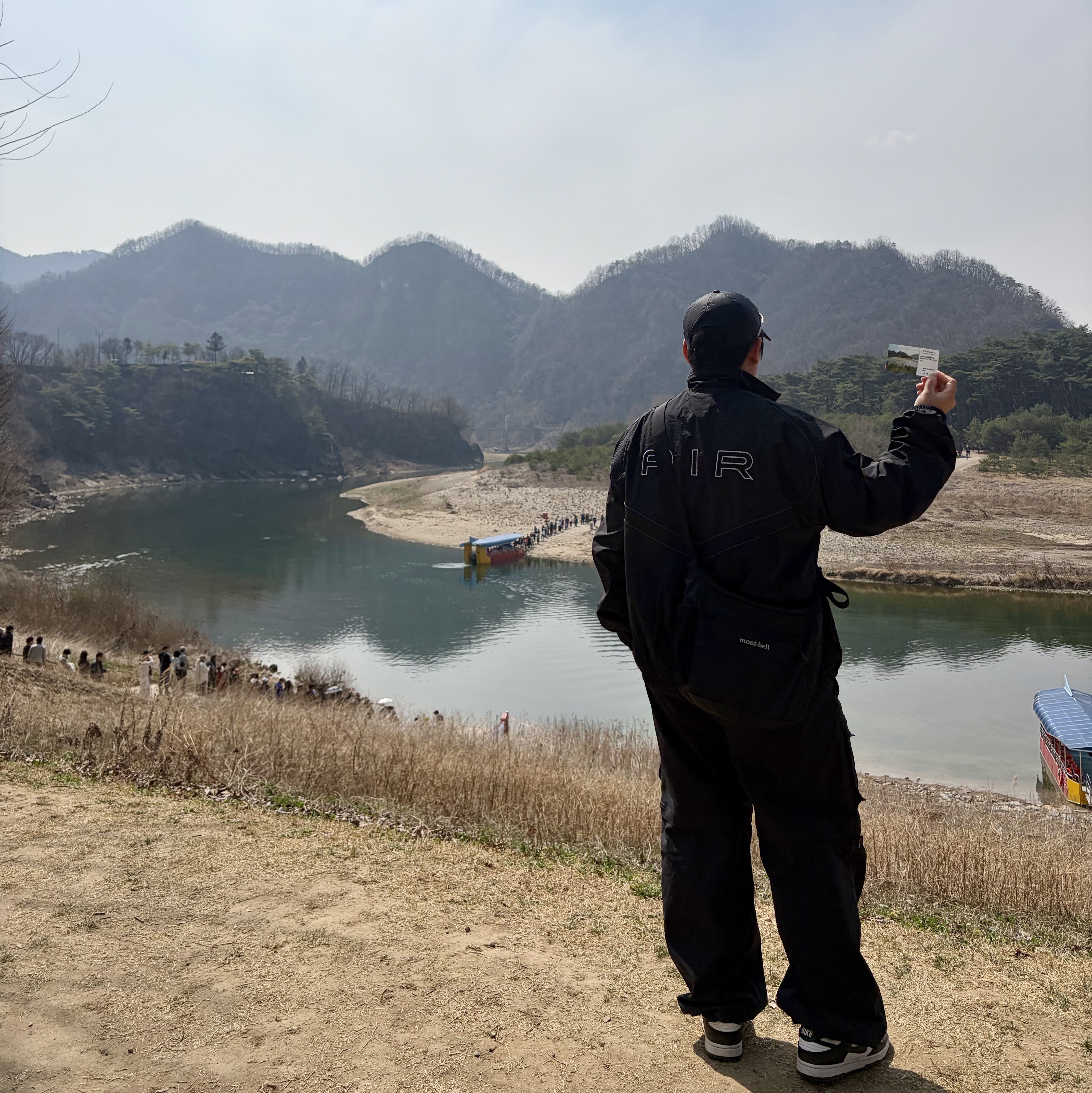 Nike Air Windrunner Track Jacket Black - Asia, Montbell Pocketable Light Shoulder Bag Small Black 착용 스타일 - 2