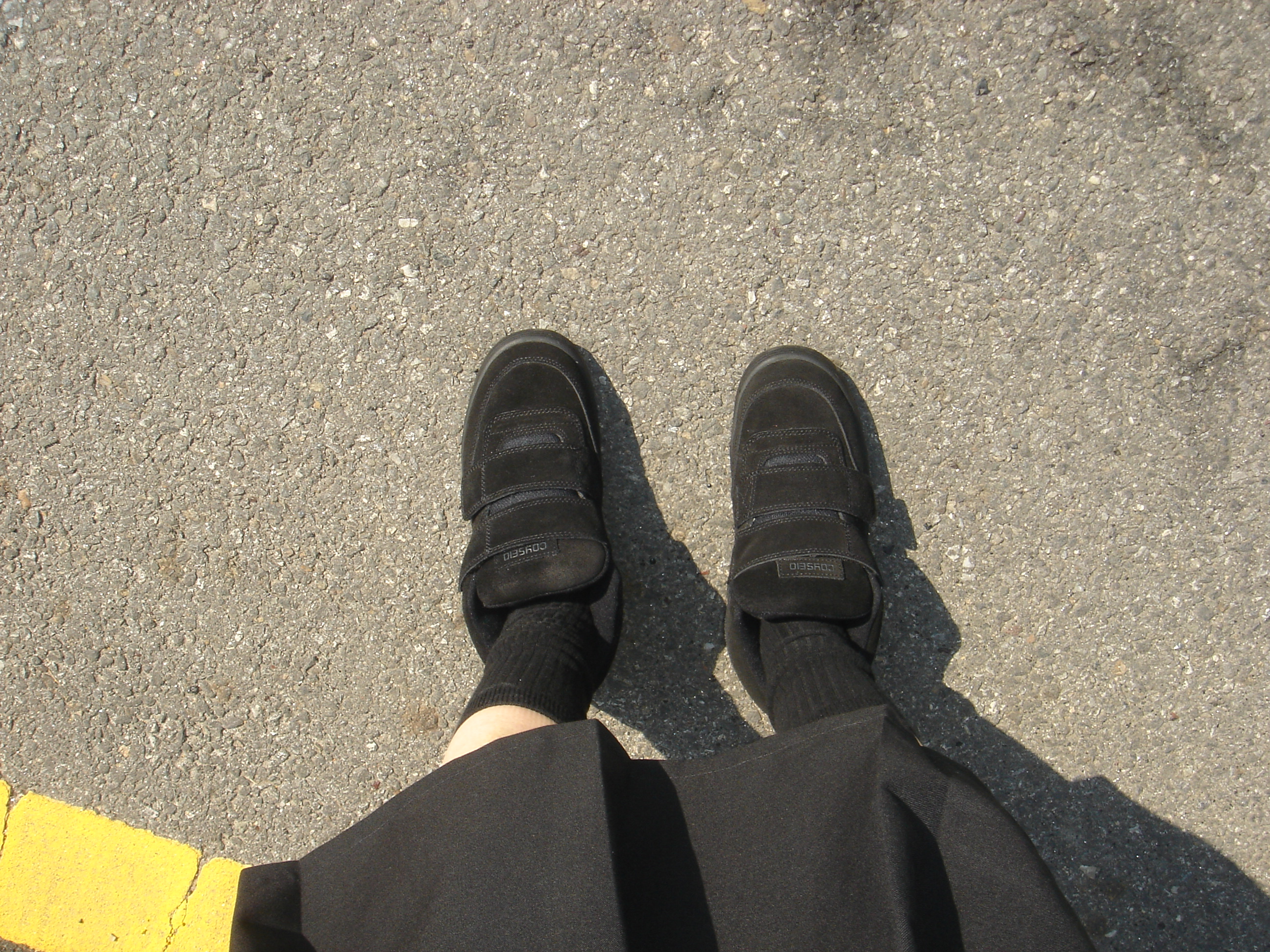 COYSEIO Coy Bumble Sneakers Black 착용 스타일 - 1