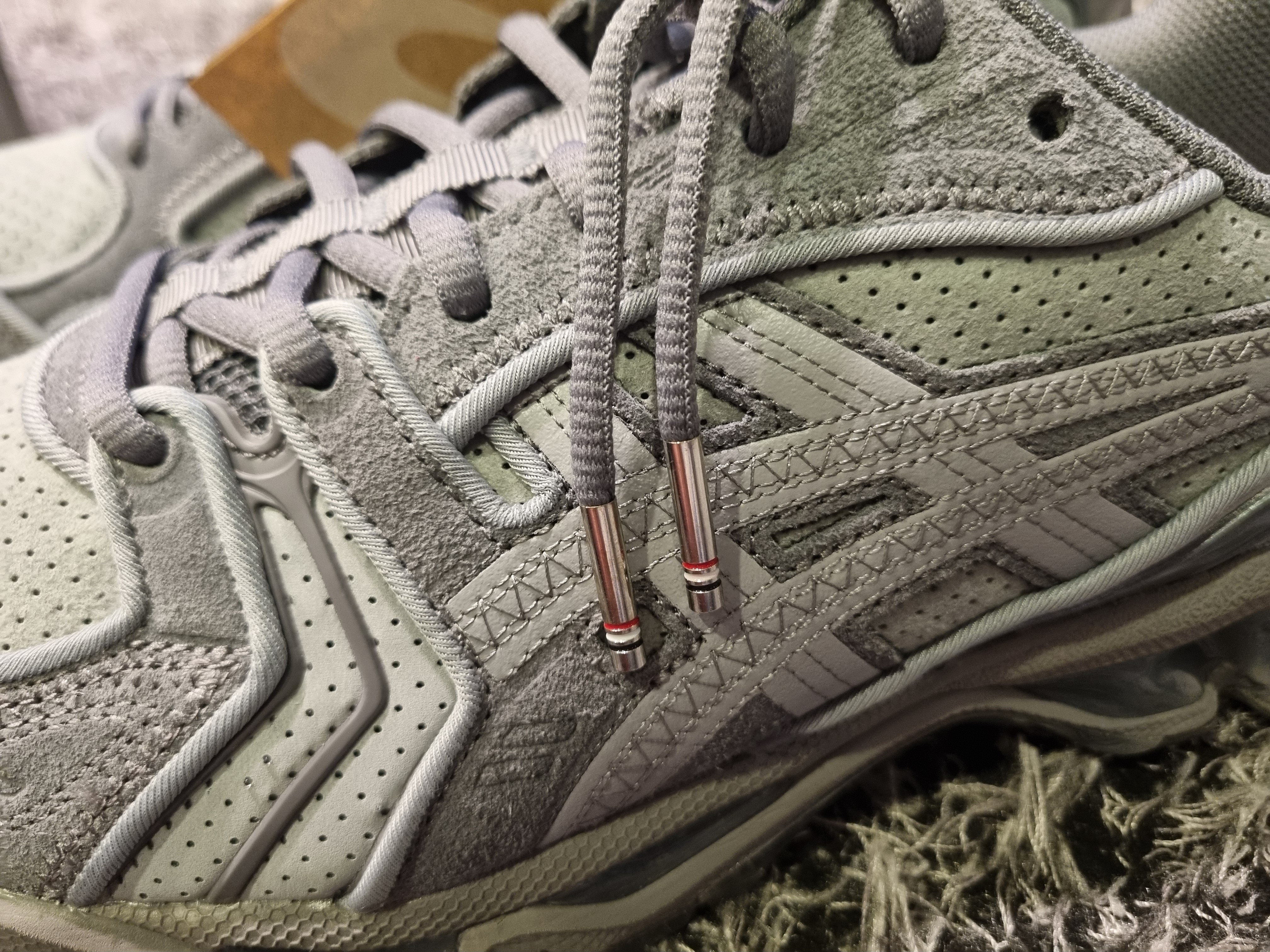 Asics x Thom Browne Gel-Kayano 14 Grey 착용 스타일 - 6