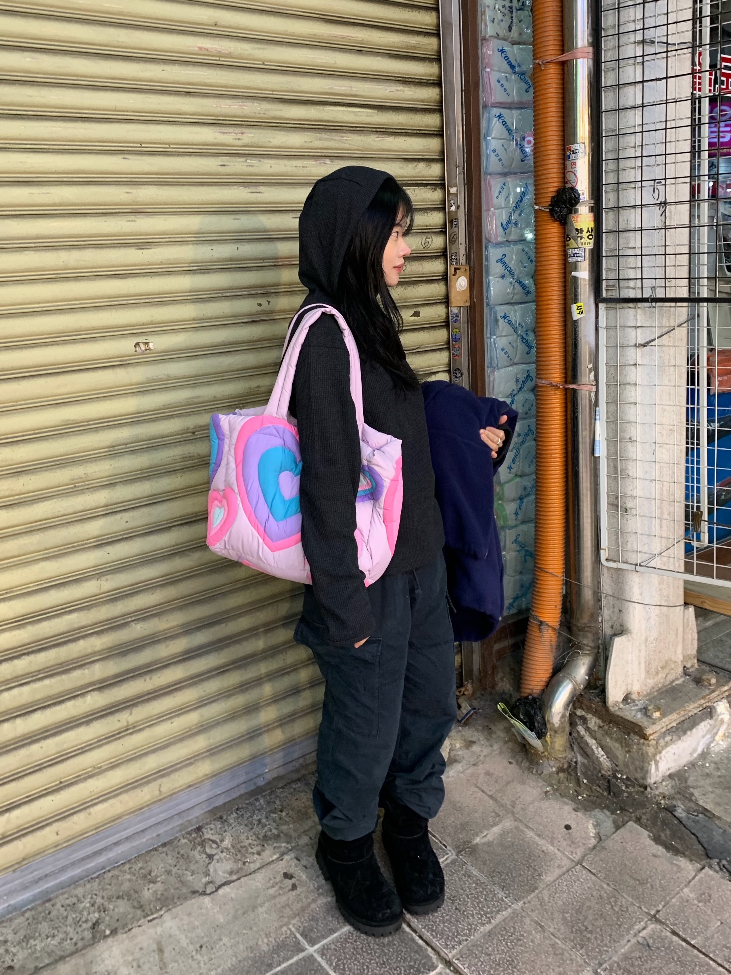 SLOW RECORD HOUSE Waffle Fingerhole Hood Charcoal 착용 스타일 - 2