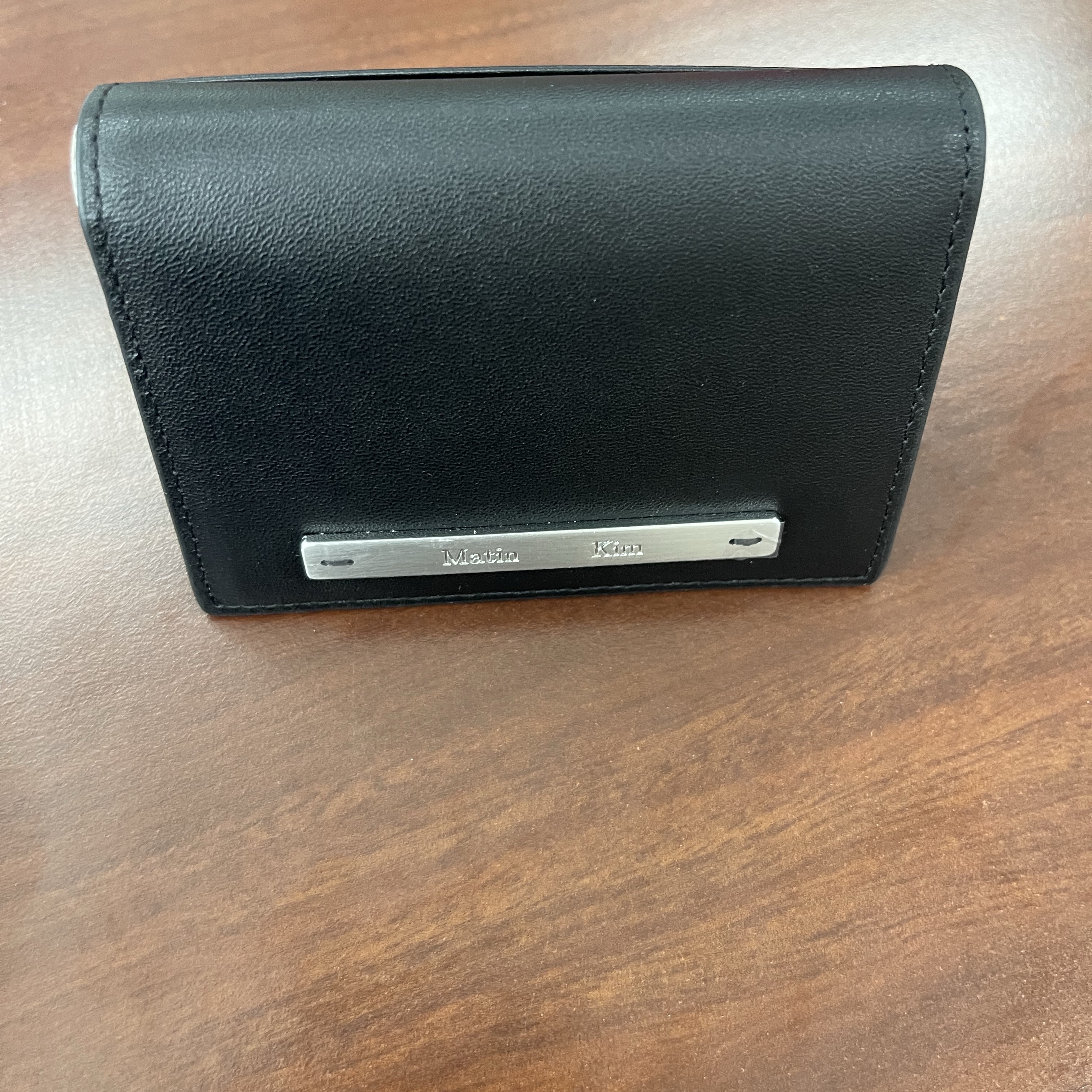 Matin Kim Slim Metal Business Wallet Black 착용 스타일 - 2