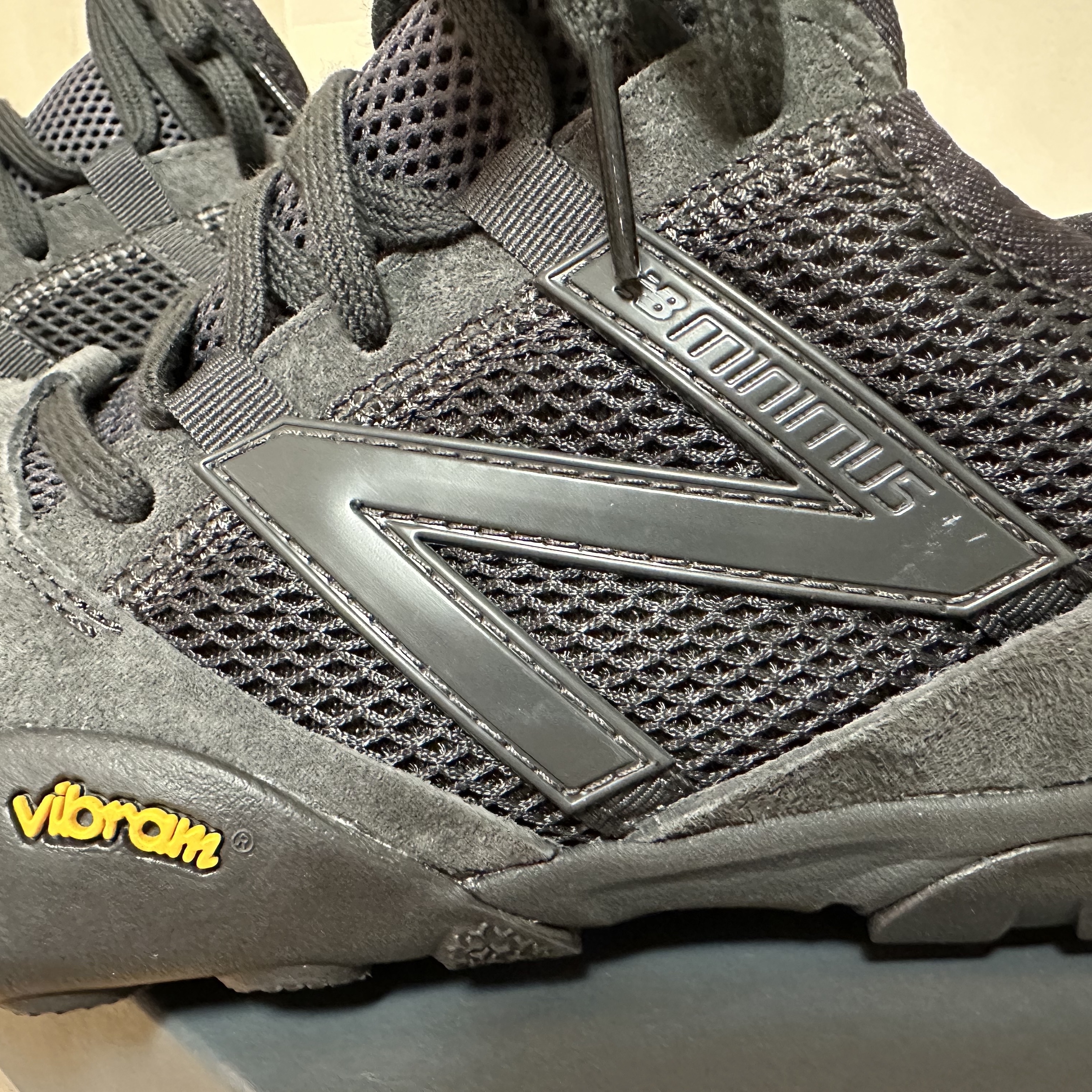New Balance Minimus MT10O Black Castlerock 착용 스타일 - 3