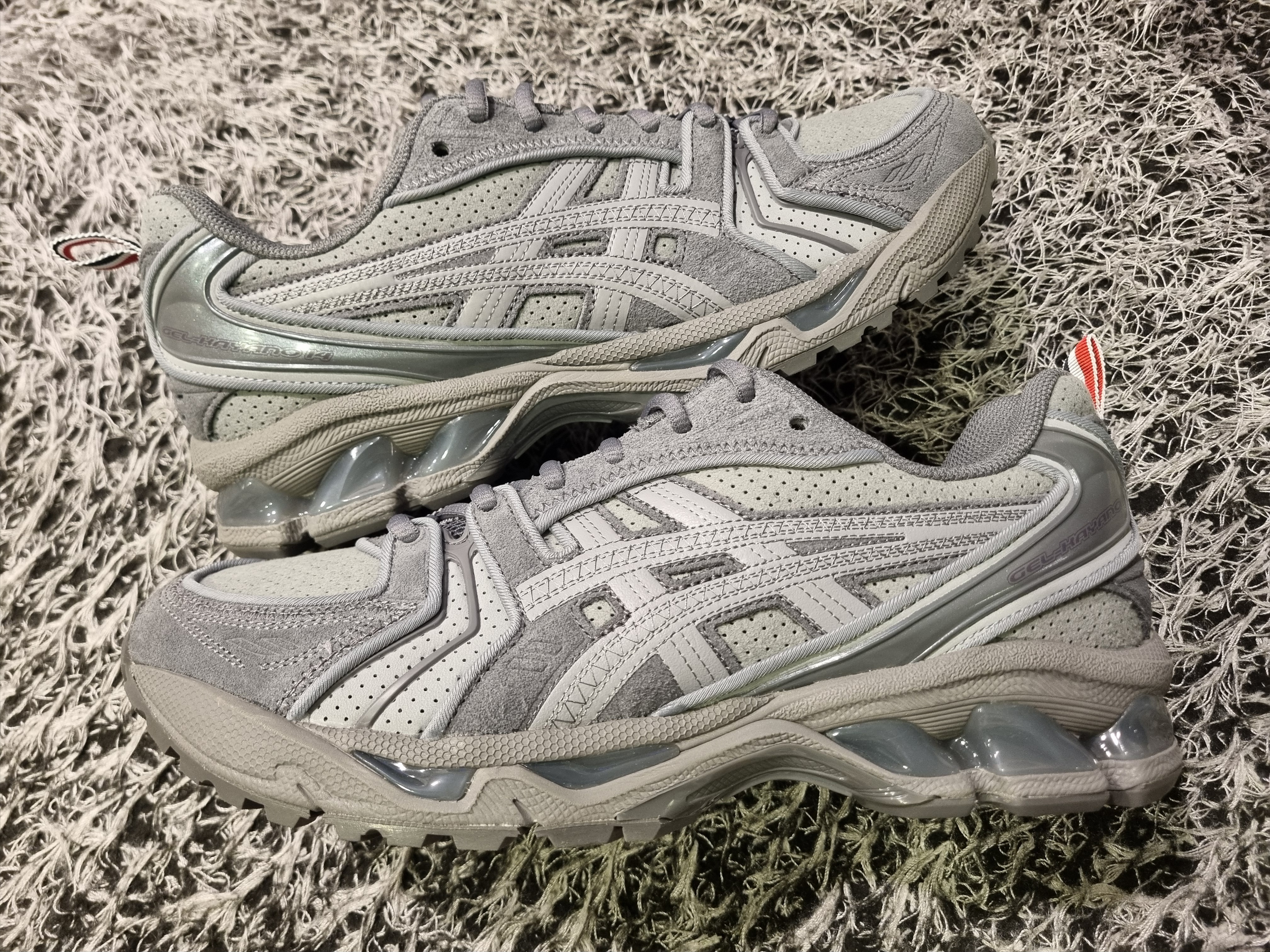 Asics x Thom Browne Gel-Kayano 14 Grey 착용 스타일 - 2