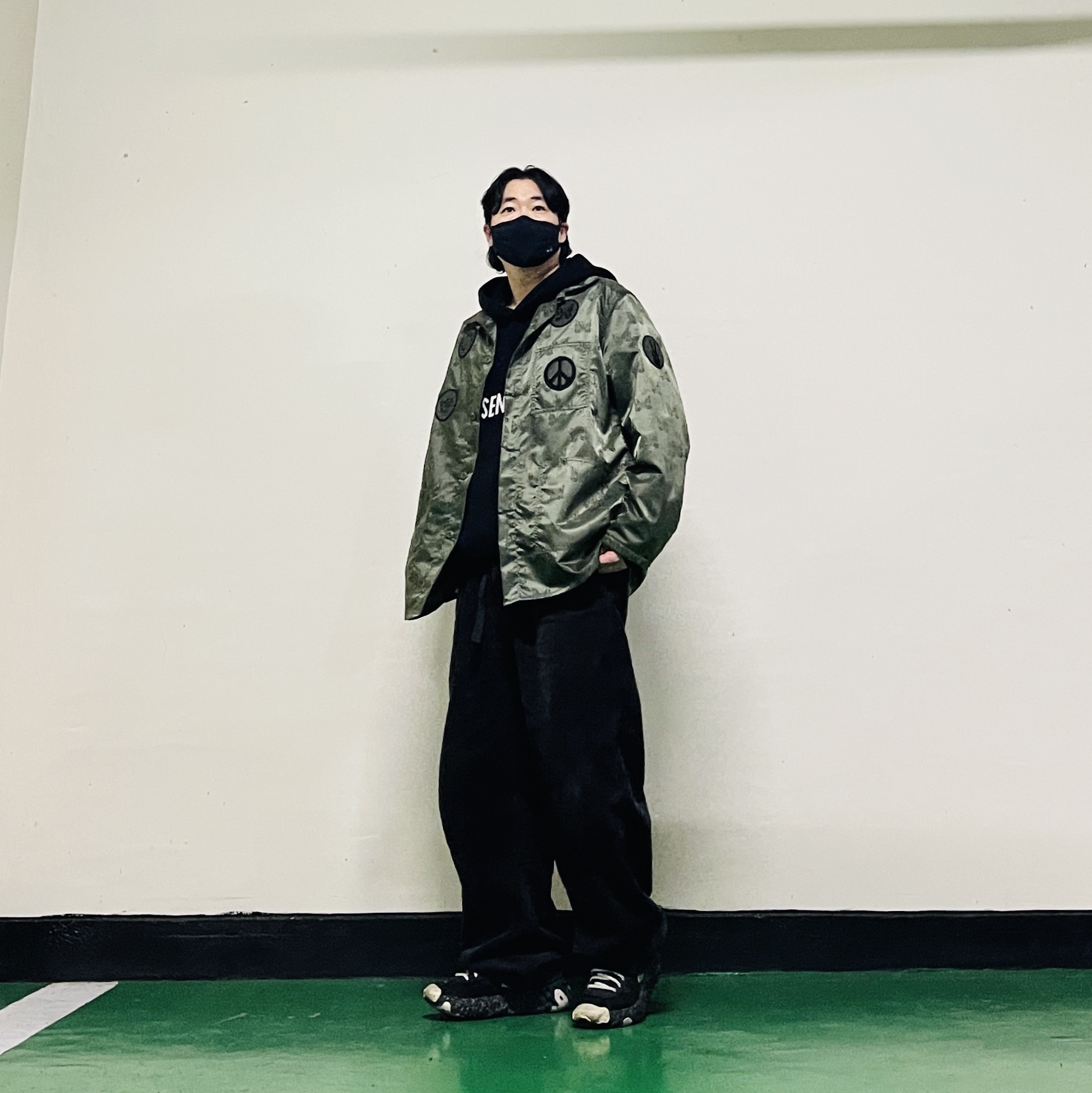 Needles D.N. Coverall Papillon Jacquard Sateen Olive, Essentials Knit Hoodie Black - 20FW 착용 스타일 - 6
