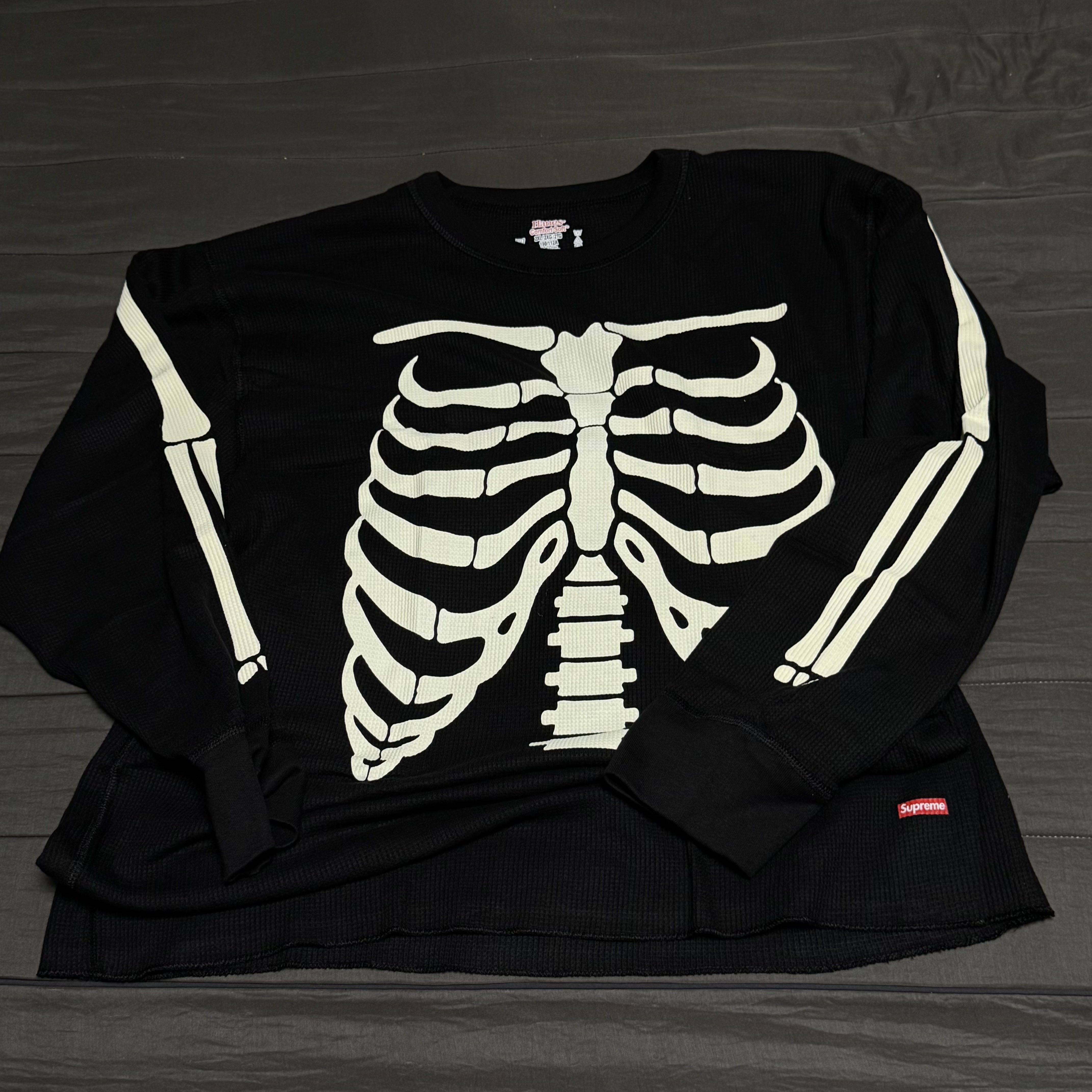 Supreme Hanes Bones Thermal Crew Black (1 Pack) 착용 스타일 - 1