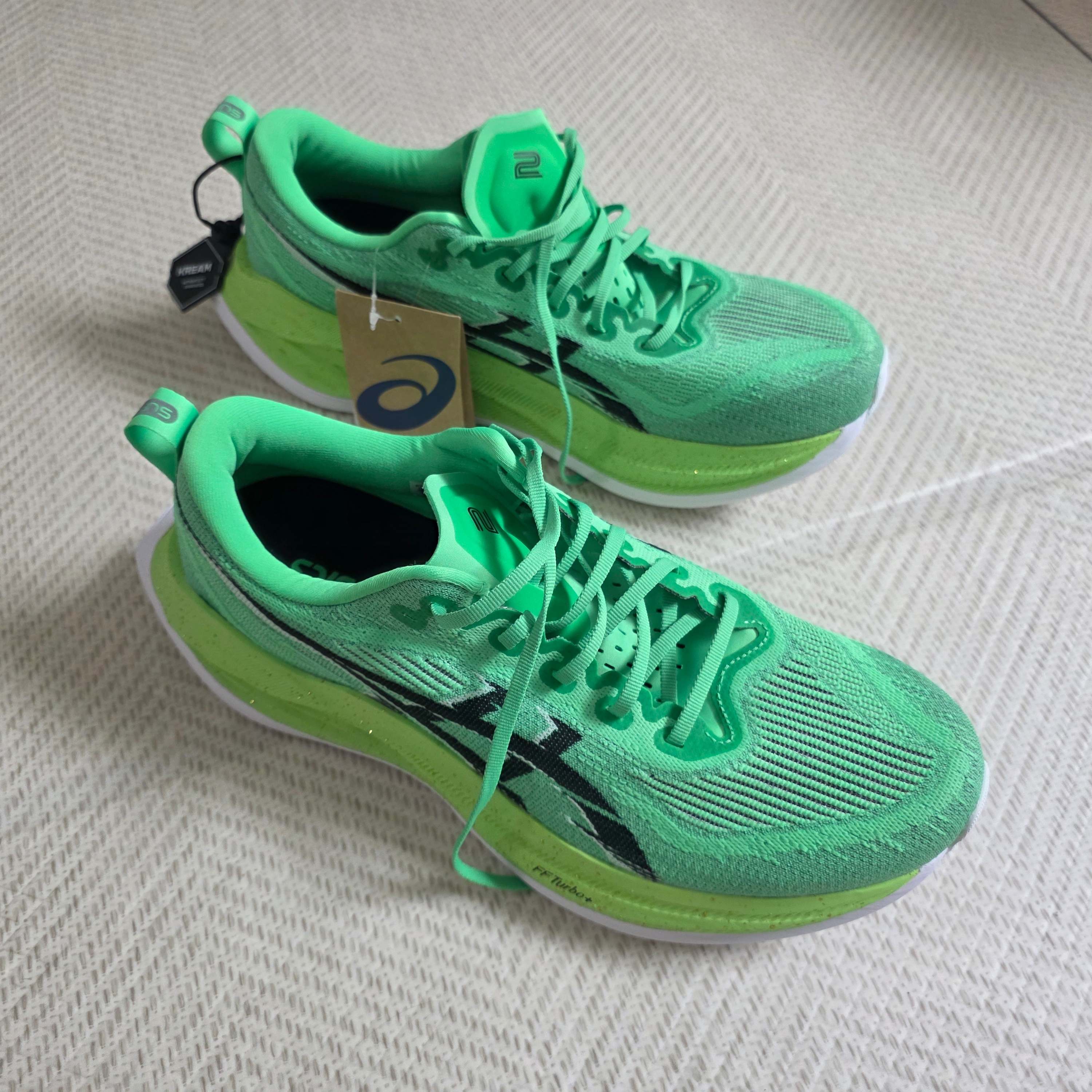 Asics Superblast 2 Ekiden Vital Green Black 착용 스타일 - 1